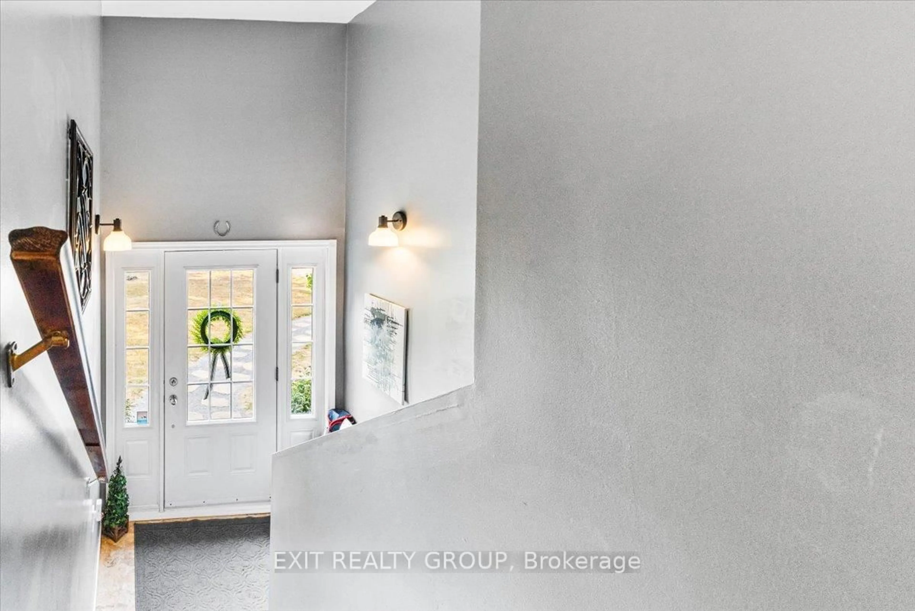 Indoor foyer for 1262 Quin-Mo-Lac Rd, Tweed Ontario K0K 3J0