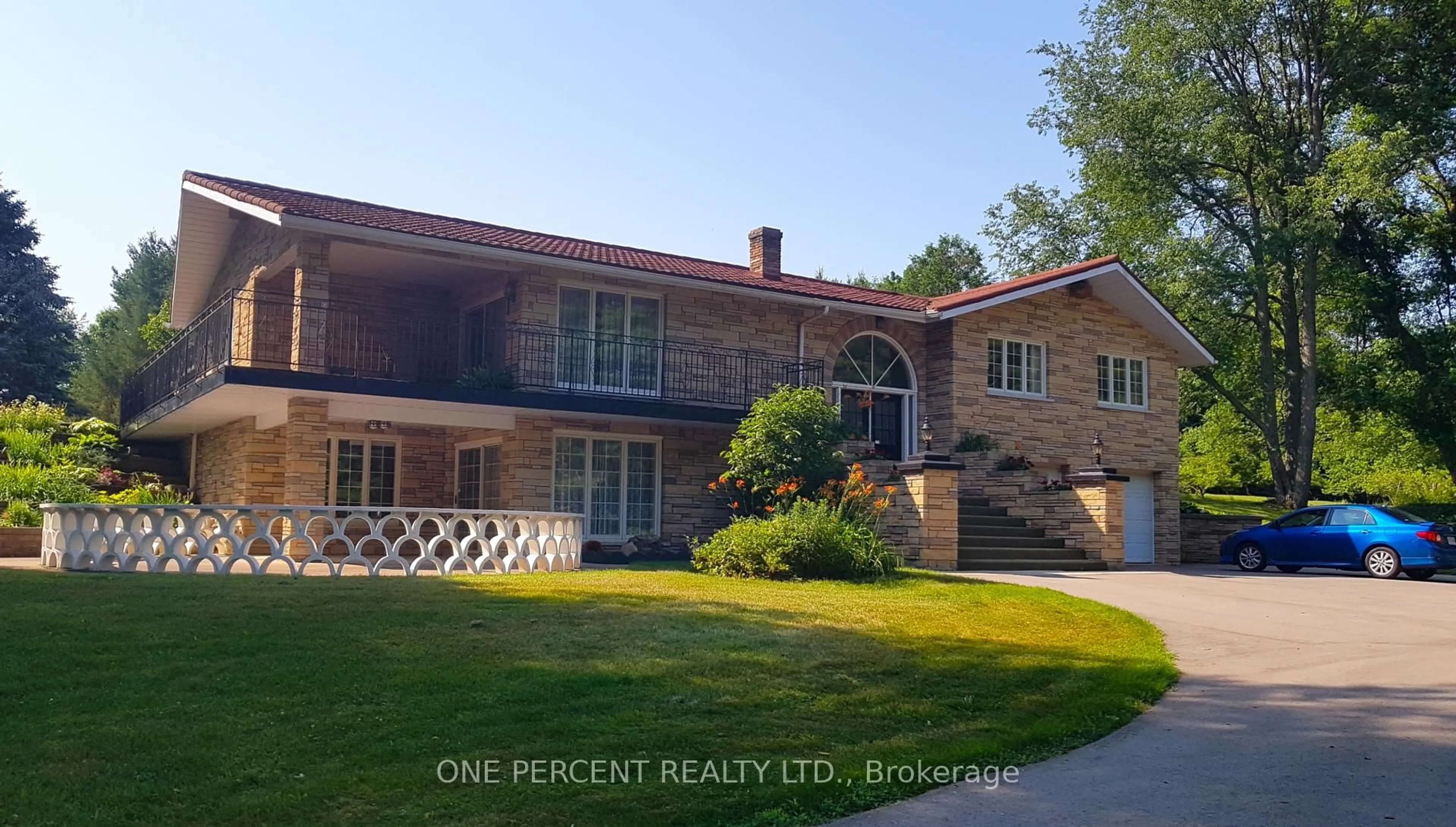 A pic from outside/outdoor area/front of a property/back of a property/a pic from drone, unknown for 266132 Maple Dell Rd, Norwich Ontario N0J 1P0