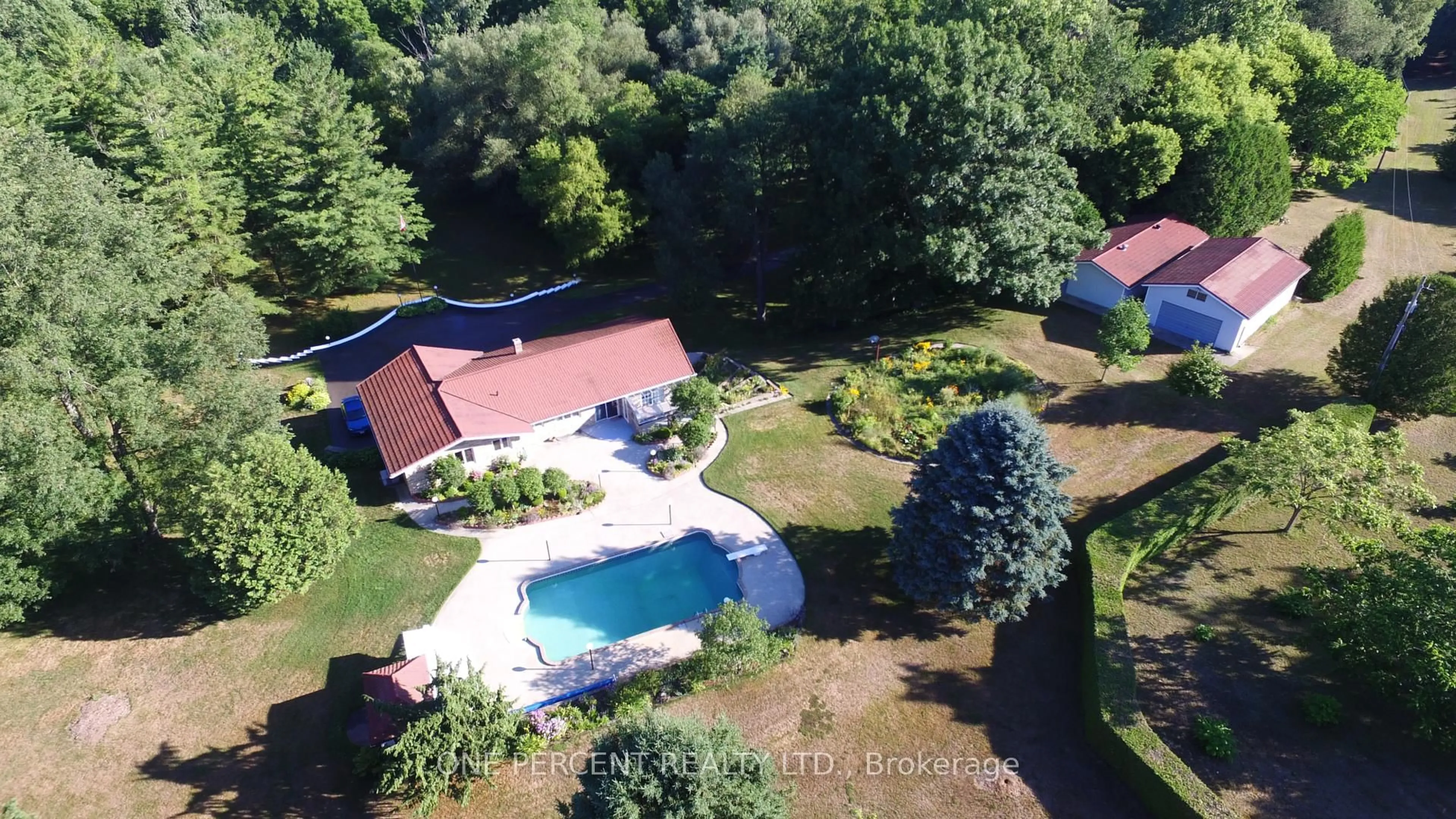 A pic from outside/outdoor area/front of a property/back of a property/a pic from drone, unknown for 266132 Maple Dell Rd, Norwich Ontario N0J 1P0