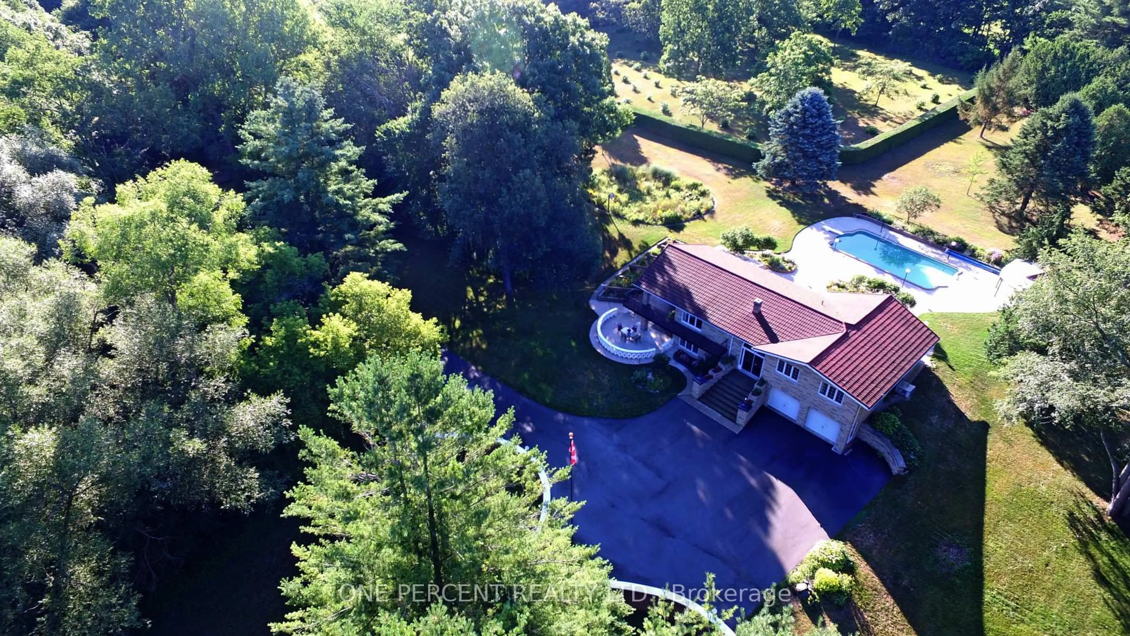 A pic from outside/outdoor area/front of a property/back of a property/a pic from drone, unknown for 266132 Maple Dell Rd, Norwich Ontario N0J 1P0