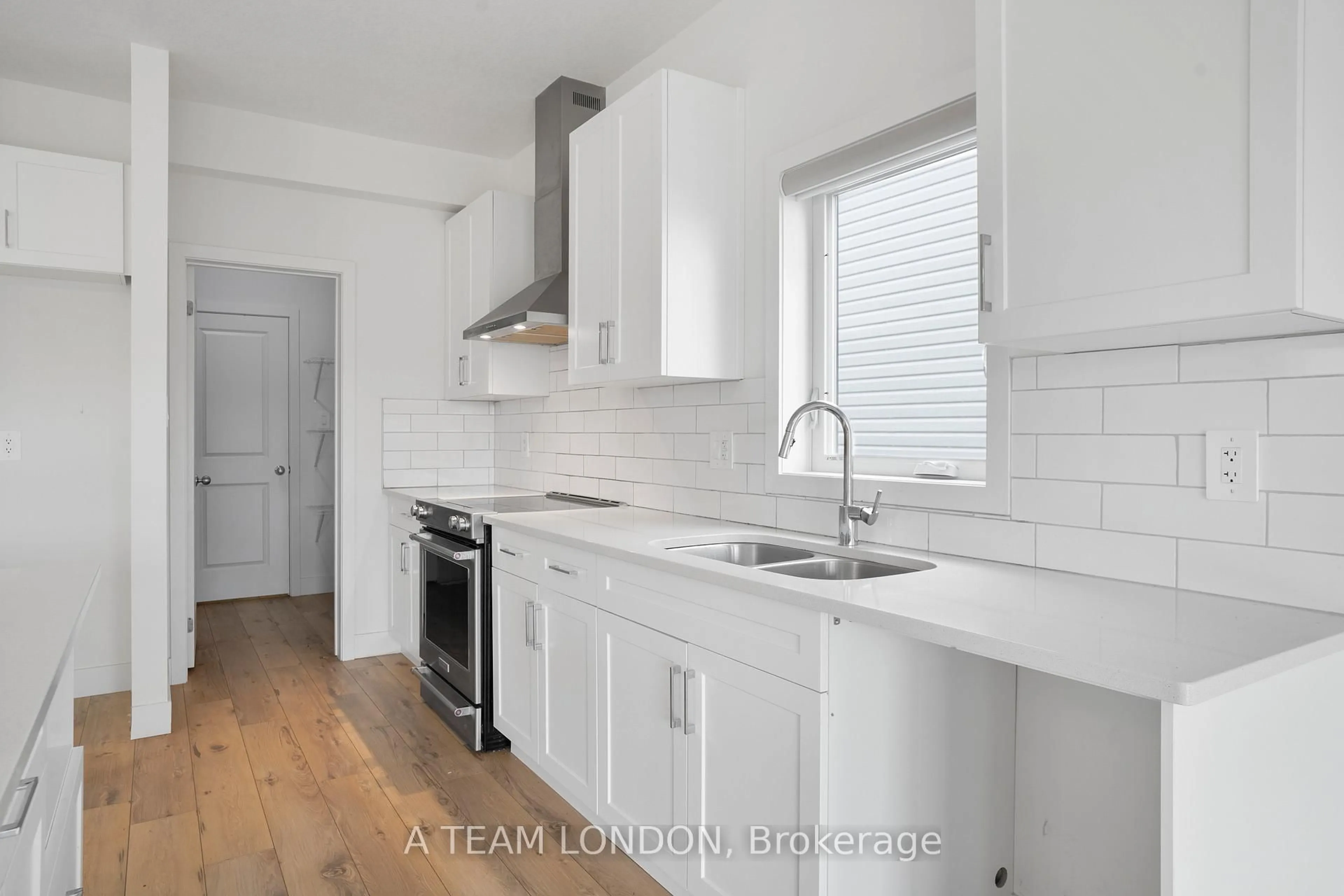 Standard kitchen, unknown for 1612 Capri Cres, London North Ontario N6G 3P2