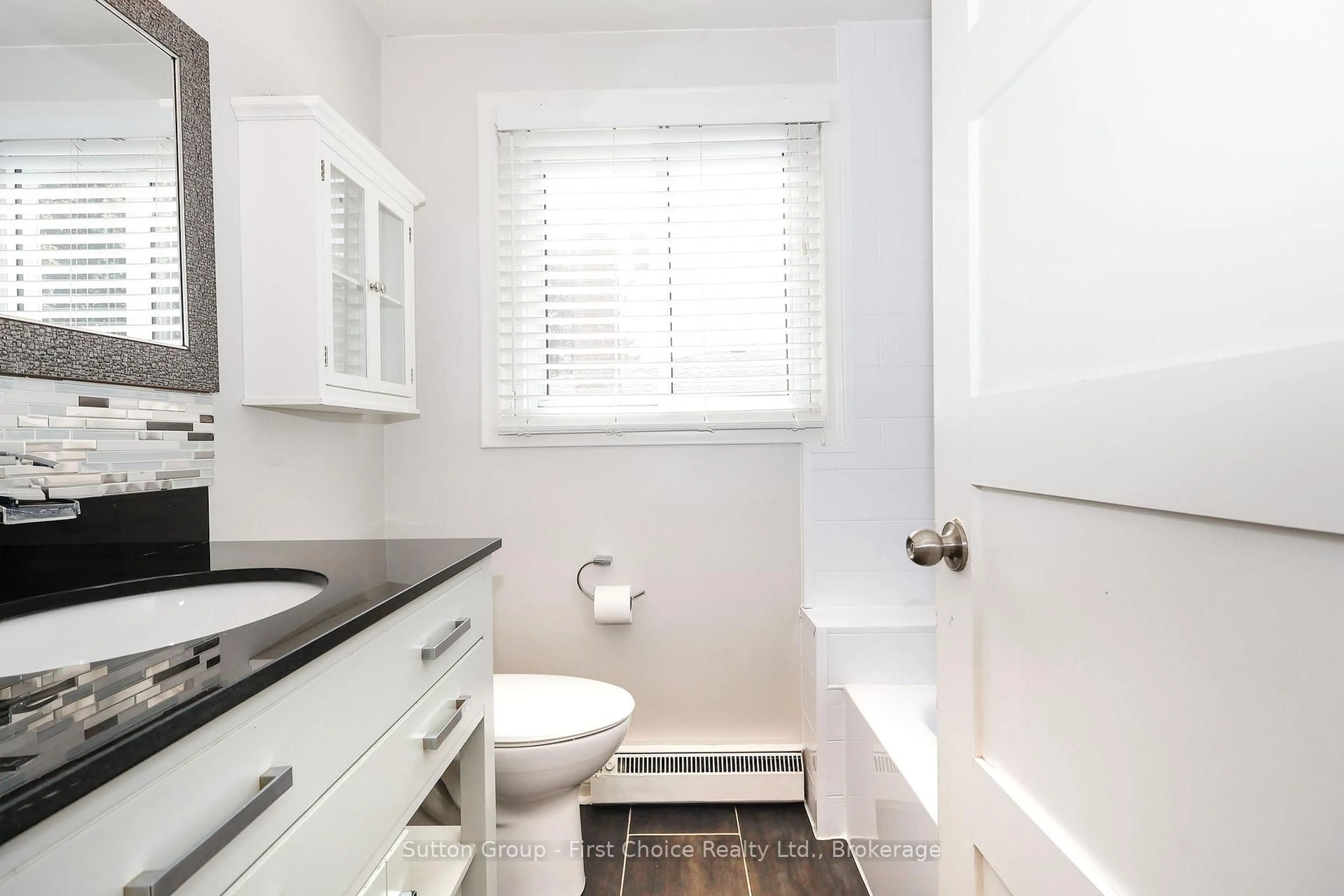 Standard bathroom, ceramic/tile floor for 292 Redford Cres, Stratford Ontario N5A 1P5