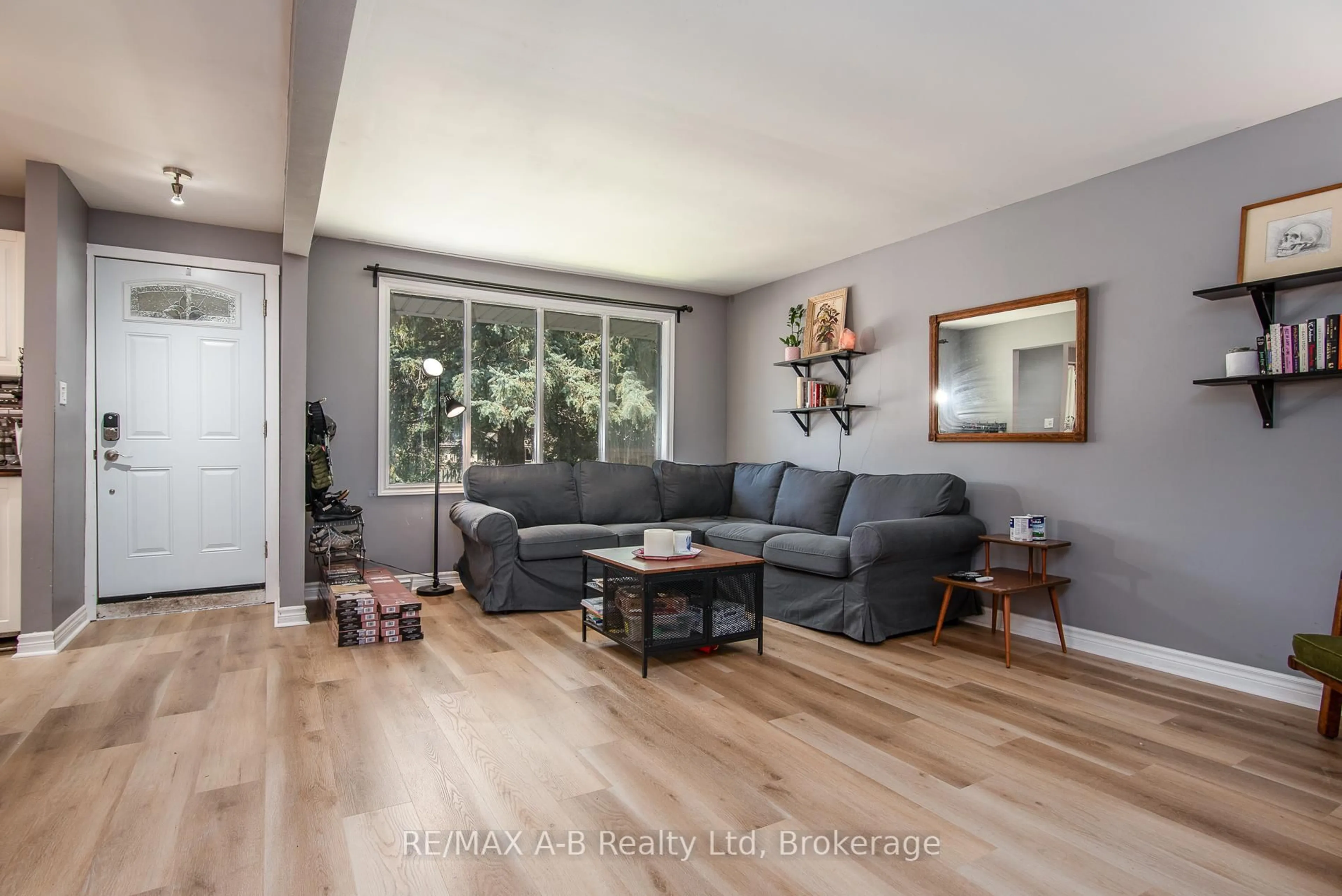 Living room with furniture, wood/laminate floor for 17 HICKORY Line, Stratford Ontario N5A 6Y5