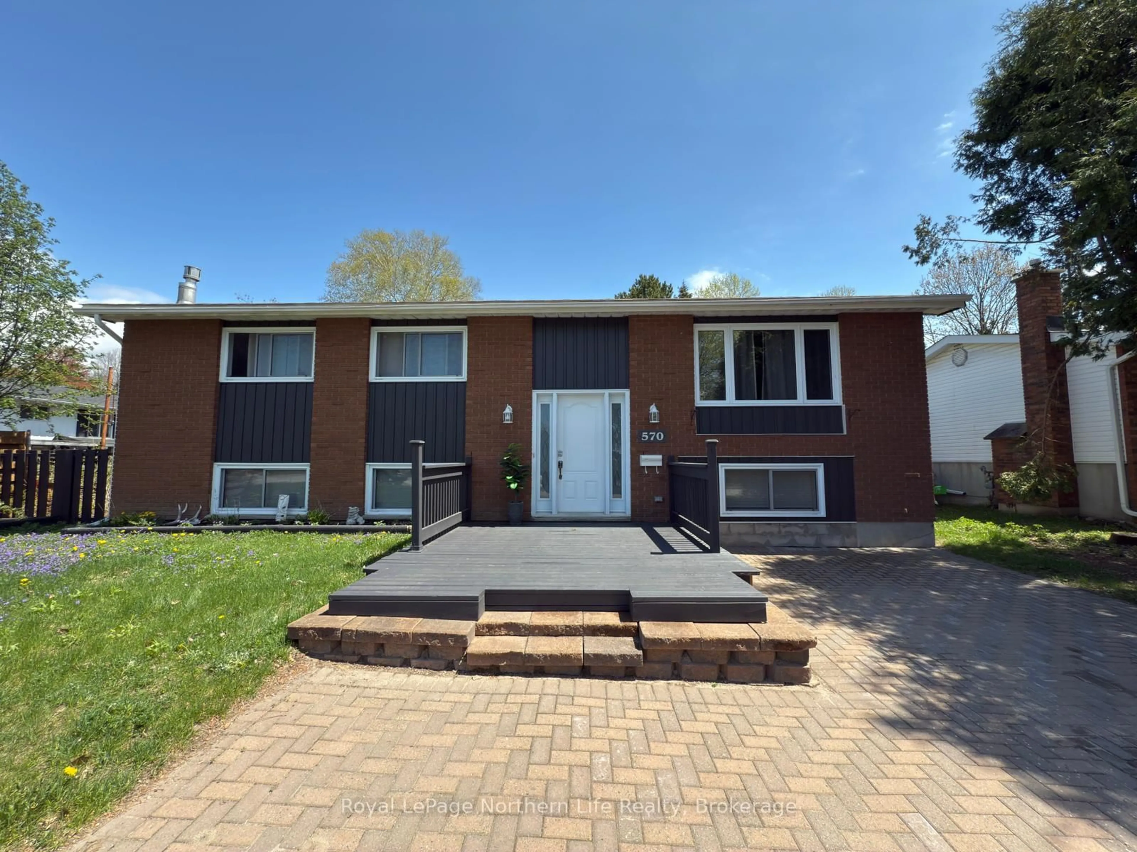 A pic from outside/outdoor area/front of a property/back of a property/a pic from drone, street for 570 Ursula St, North Bay Ontario P1B 8M8
