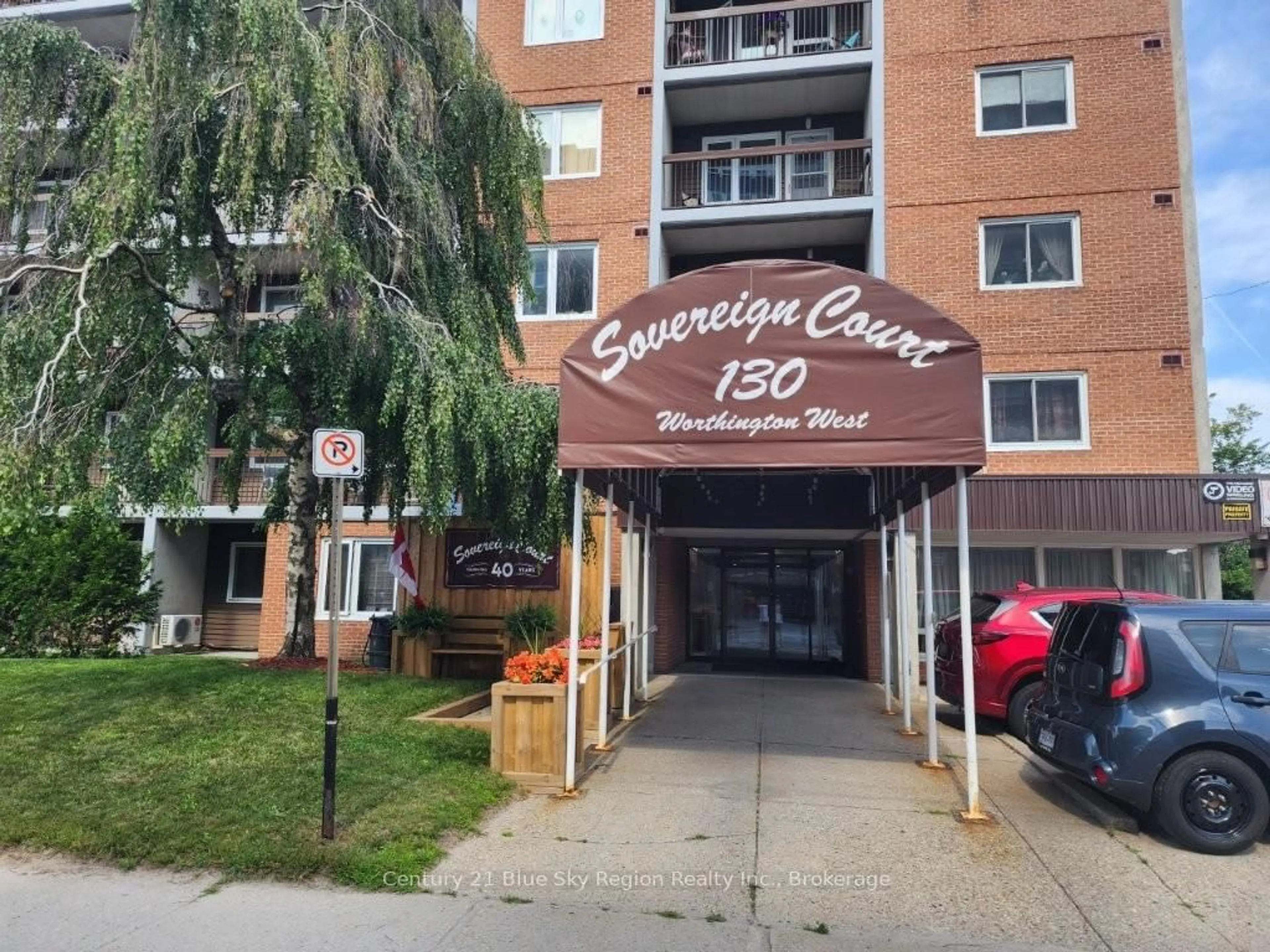 Indoor foyer for 130 Worthington St #405, North Bay Ontario P1B 3B2
