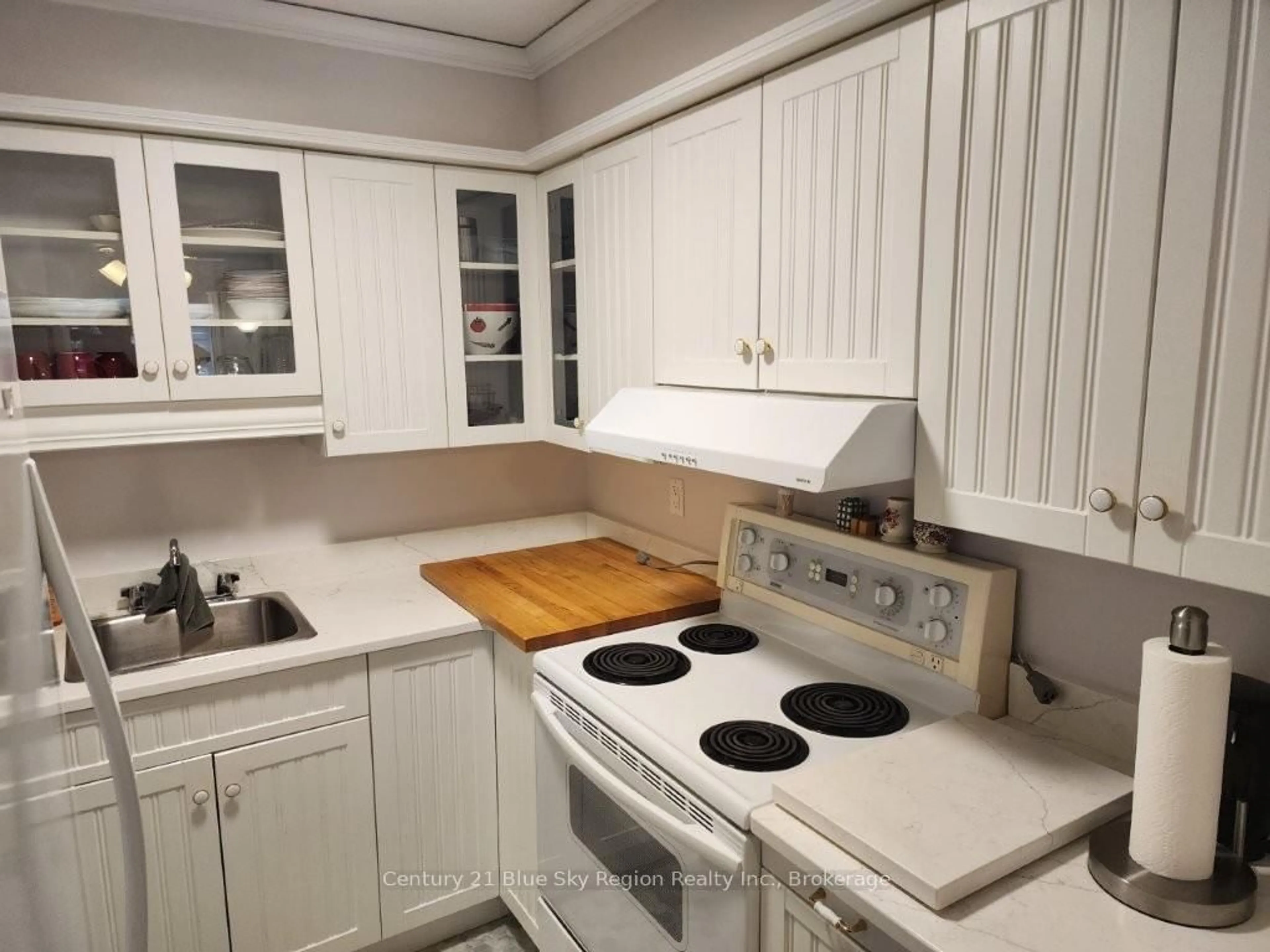 Standard kitchen, unknown for 130 Worthington St #405, North Bay Ontario P1B 3B2