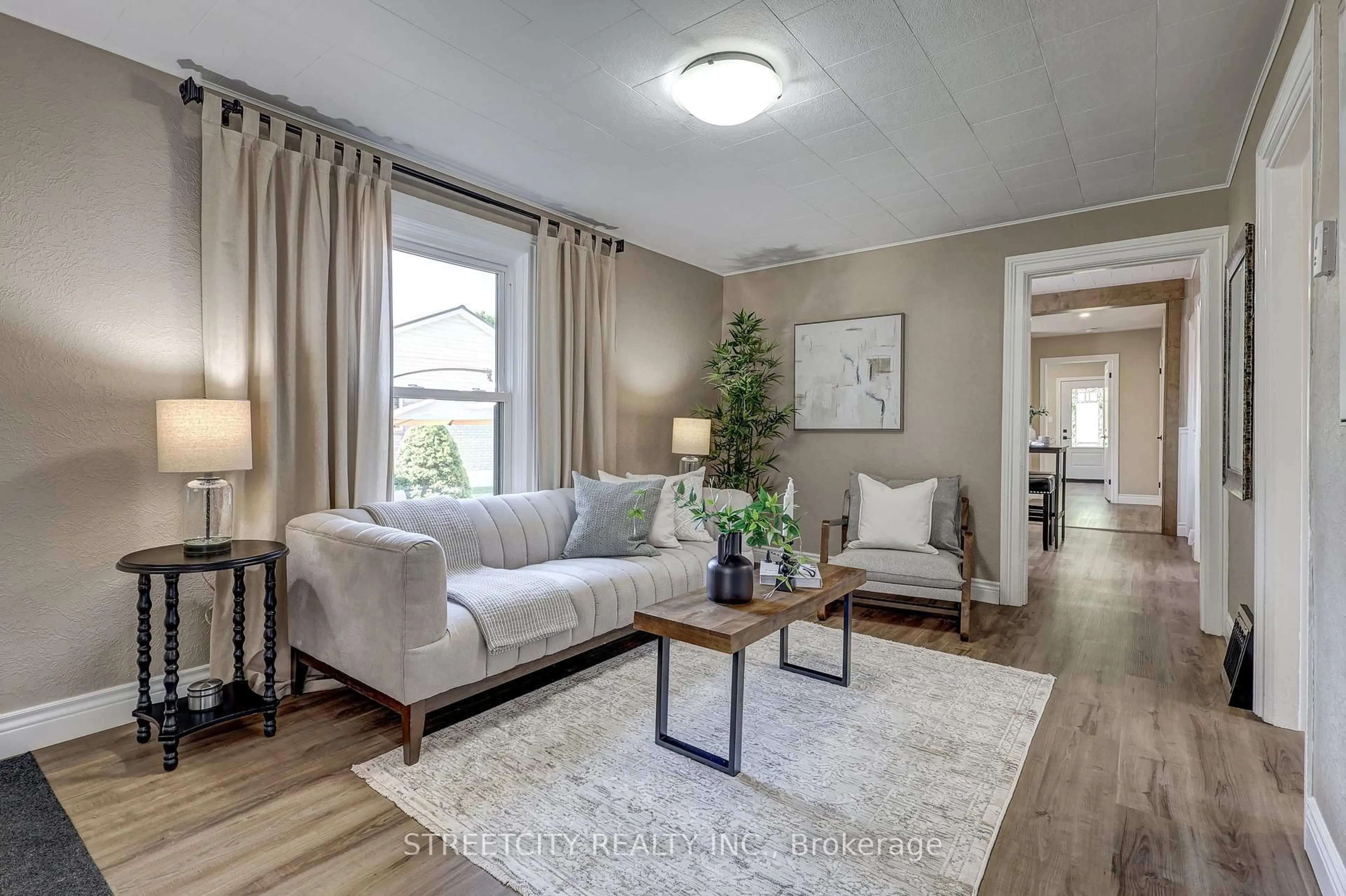 Living room with furniture, unknown for 38 St. Andrew St, Aylmer Ontario N5H 2N1