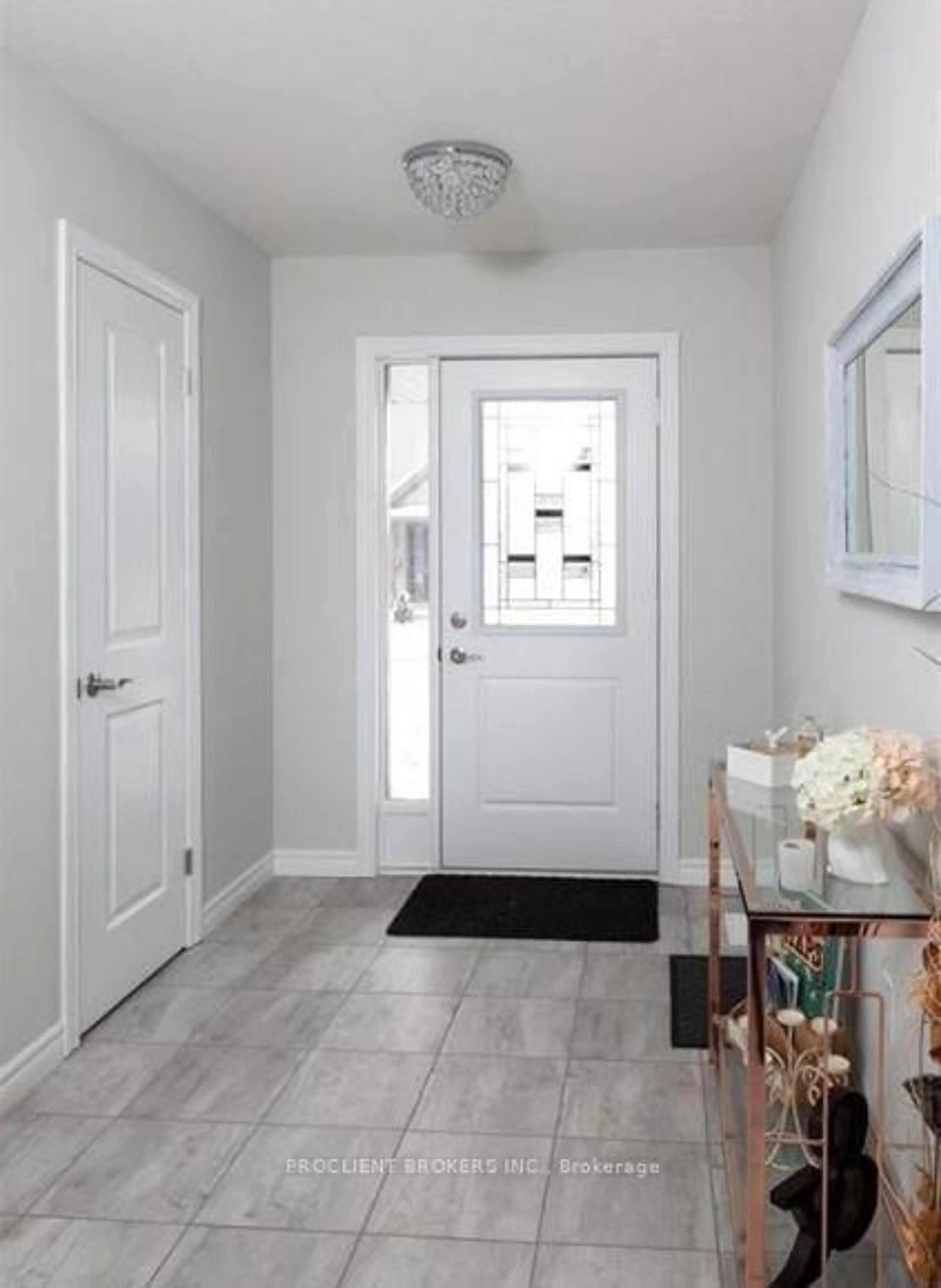 Indoor entryway for 3400 Castle Rock Pl #82, London South Ontario N6L 0E4