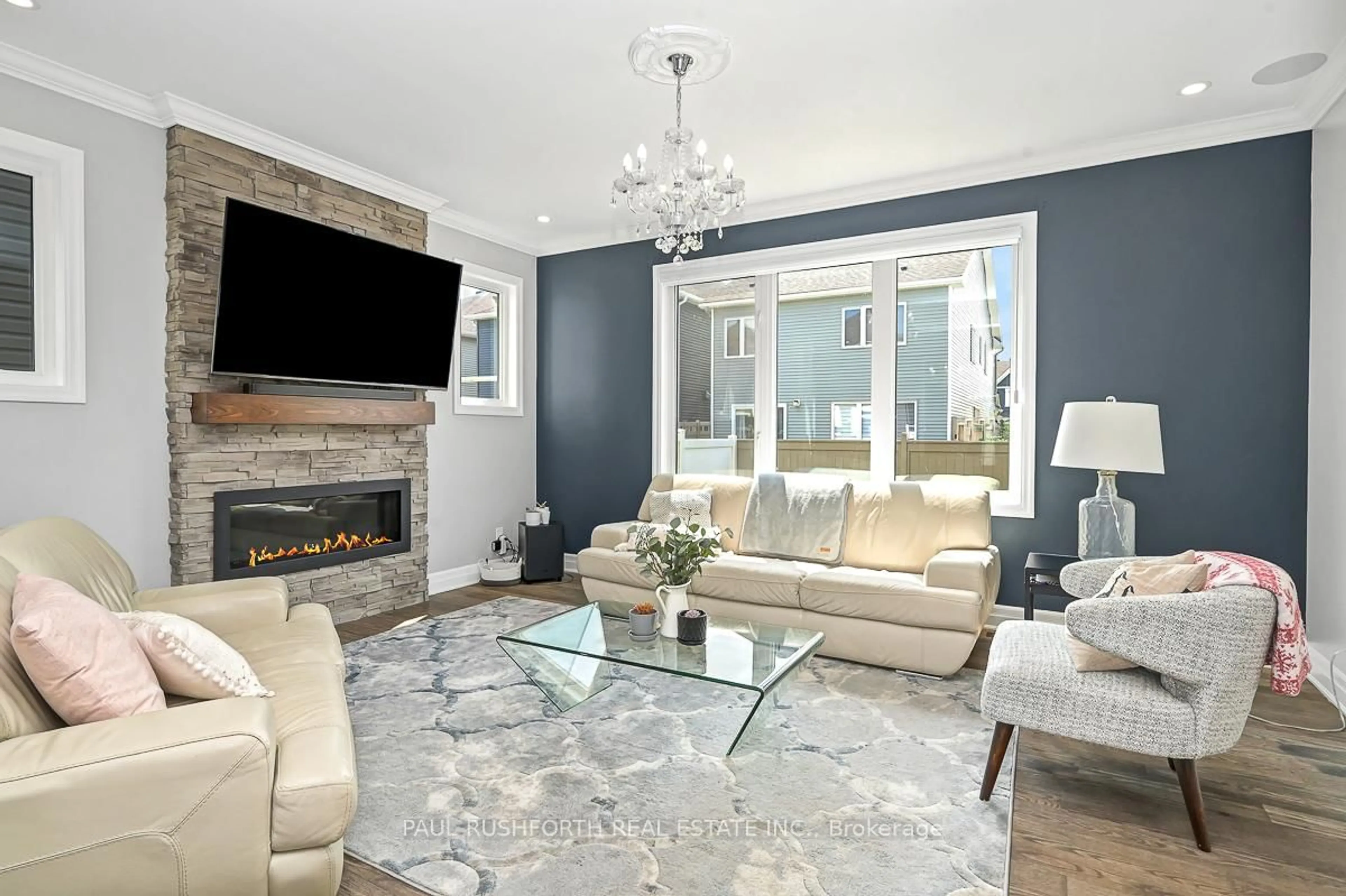 Living room with furniture, unknown for 133 Mandalay St, Ottawa Ontario K4A 1A6