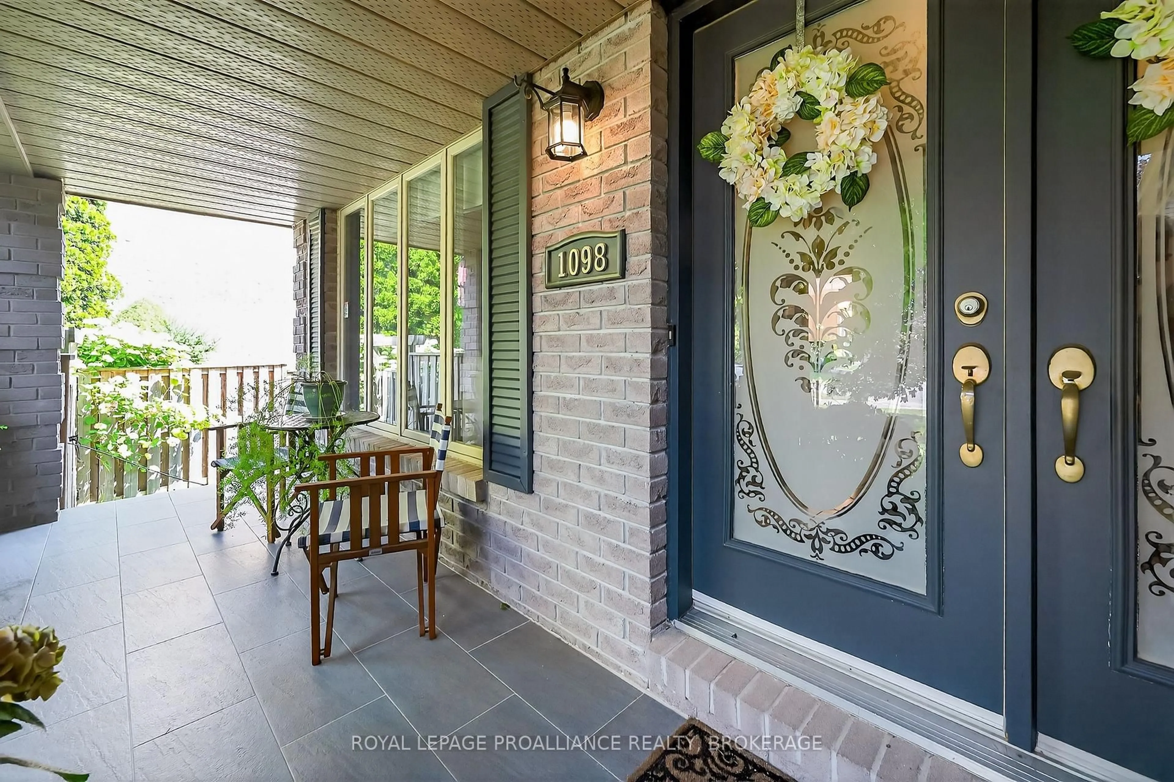 Indoor entryway for 1098 Caitlin Cres, Kingston Ontario K7P 2S4