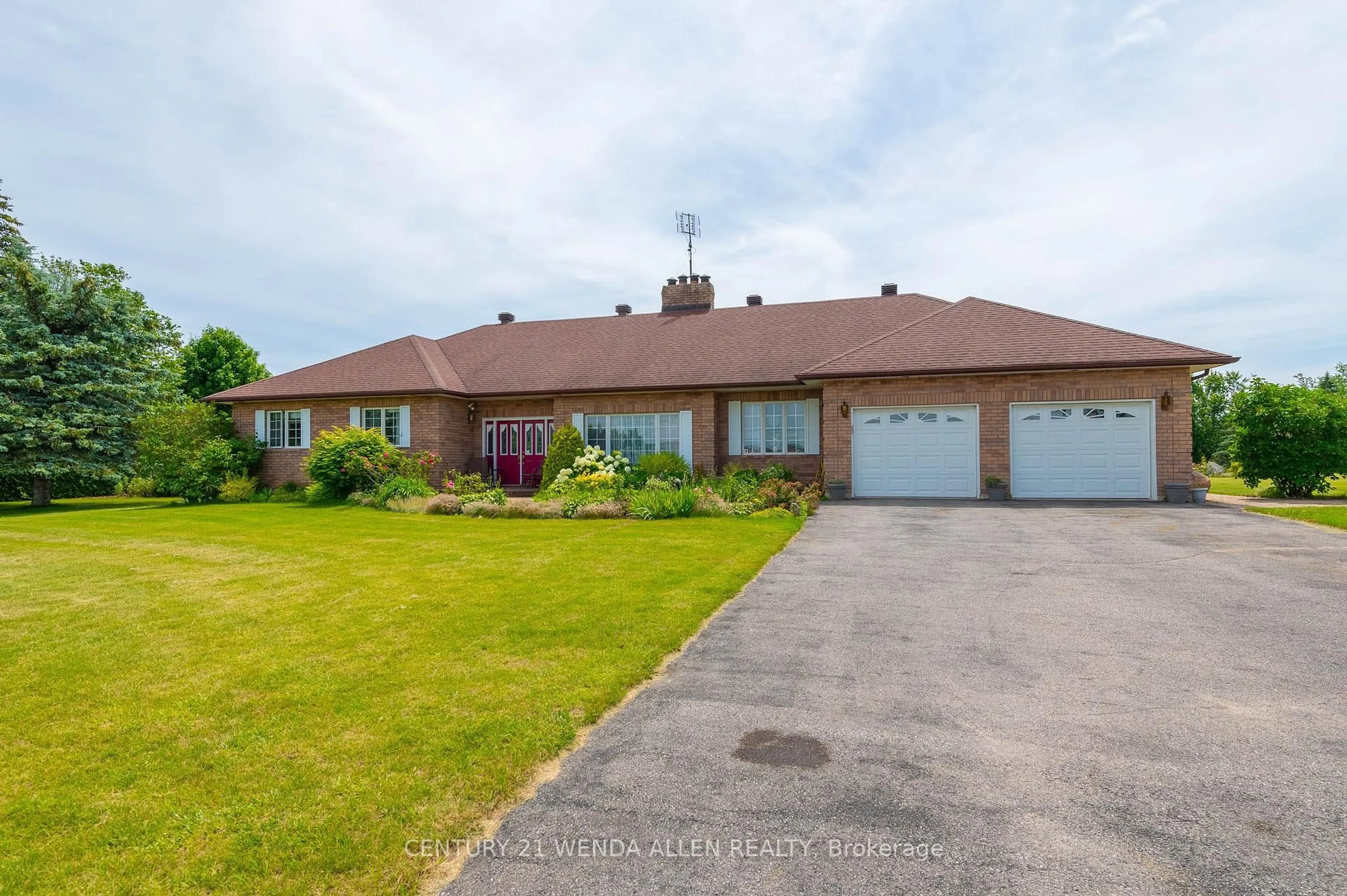 A pic from outside/outdoor area/front of a property/back of a property/a pic from drone, street for 30 Skye Valley Dr, Cobourg Ontario K9A 4J7
