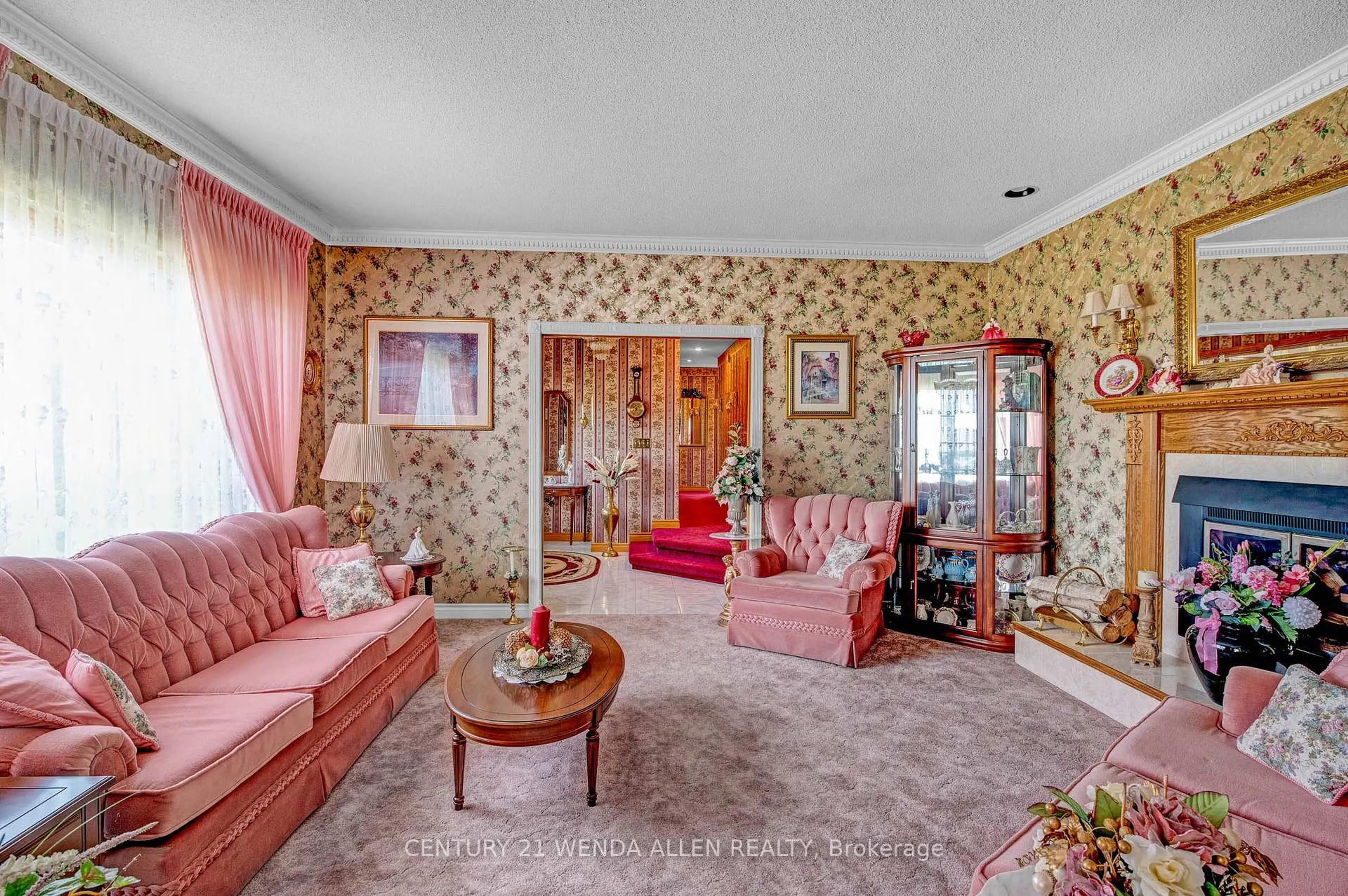 Living room with furniture, carpet floor for 30 Skye Valley Dr, Cobourg Ontario K9A 4J7