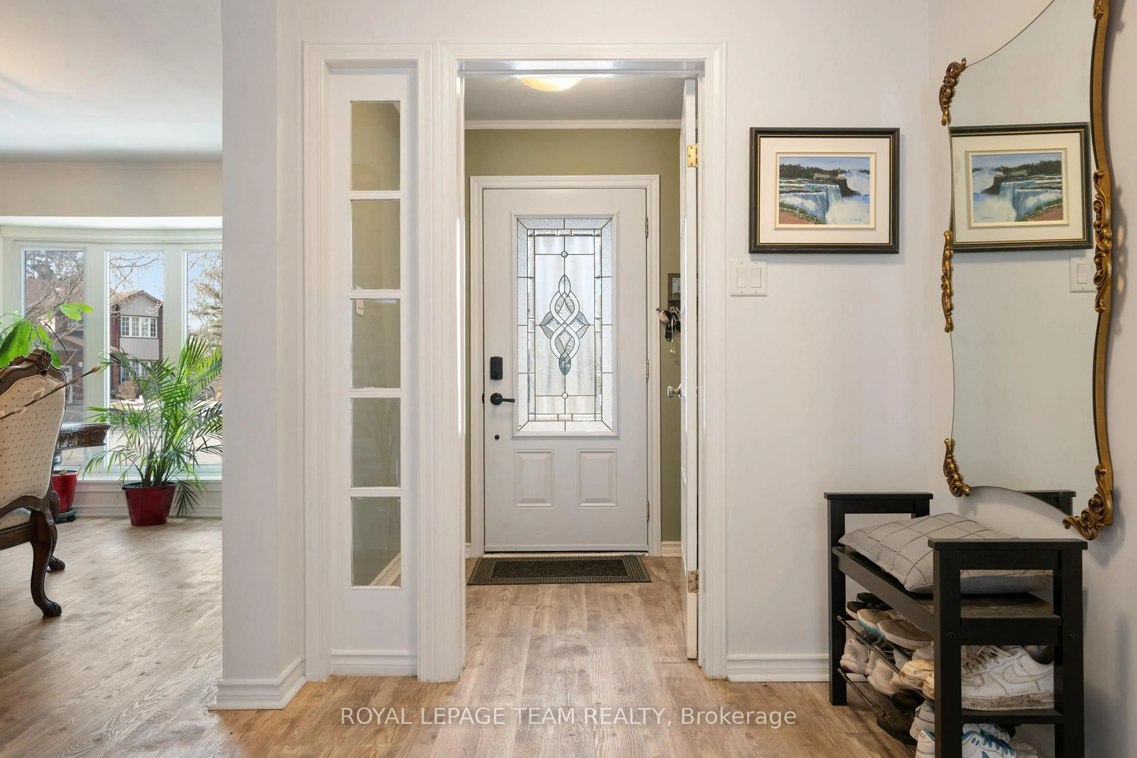 Indoor entryway for 62 Pittaway Ave, Ottawa Ontario K1G 4N9