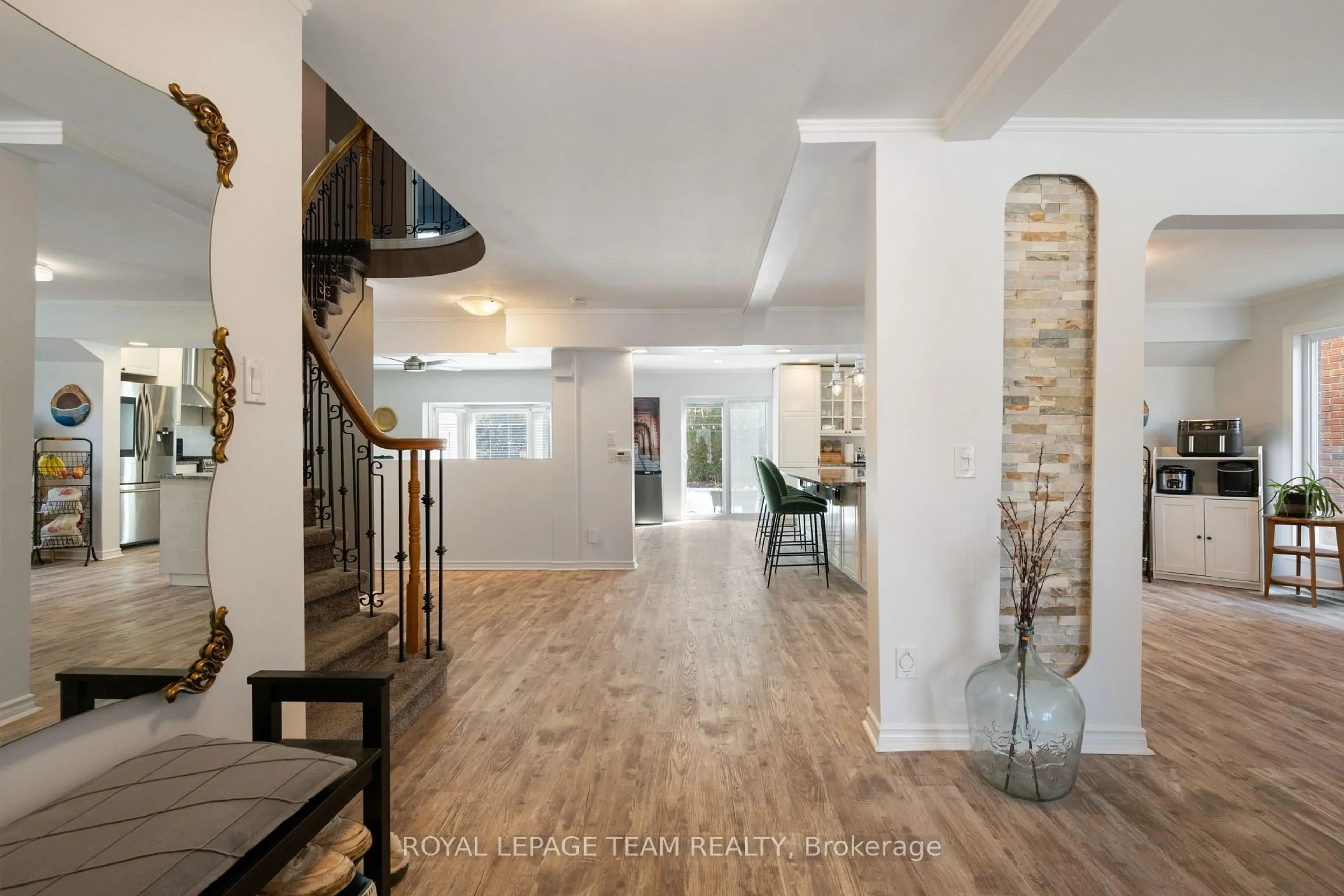 Indoor entryway for 62 Pittaway Ave, Ottawa Ontario K1G 4N9
