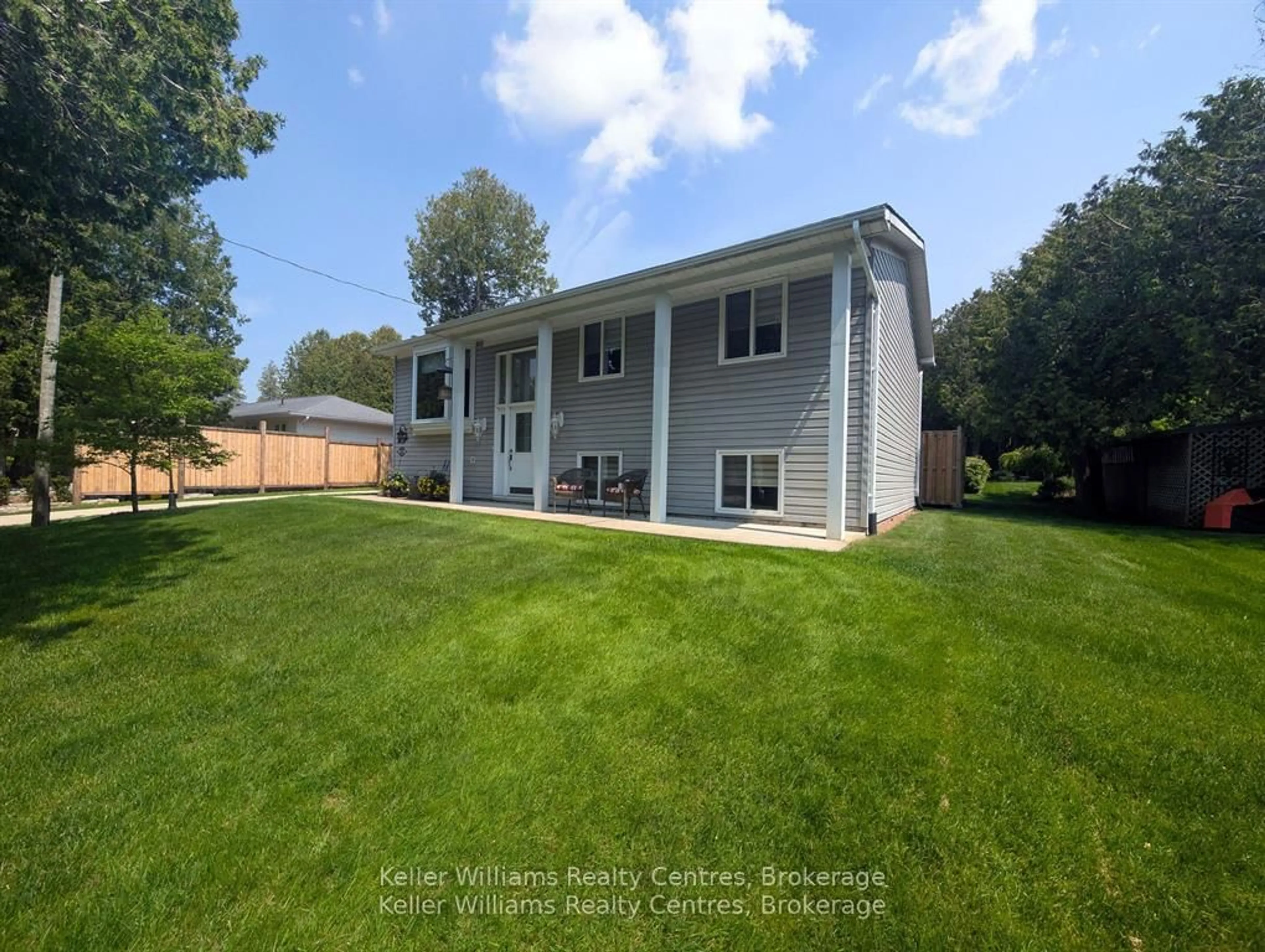 Home with vinyl exterior material, water/lake/river/ocean view for 57 Victoria St, Kincardine Ontario N0G 2T0