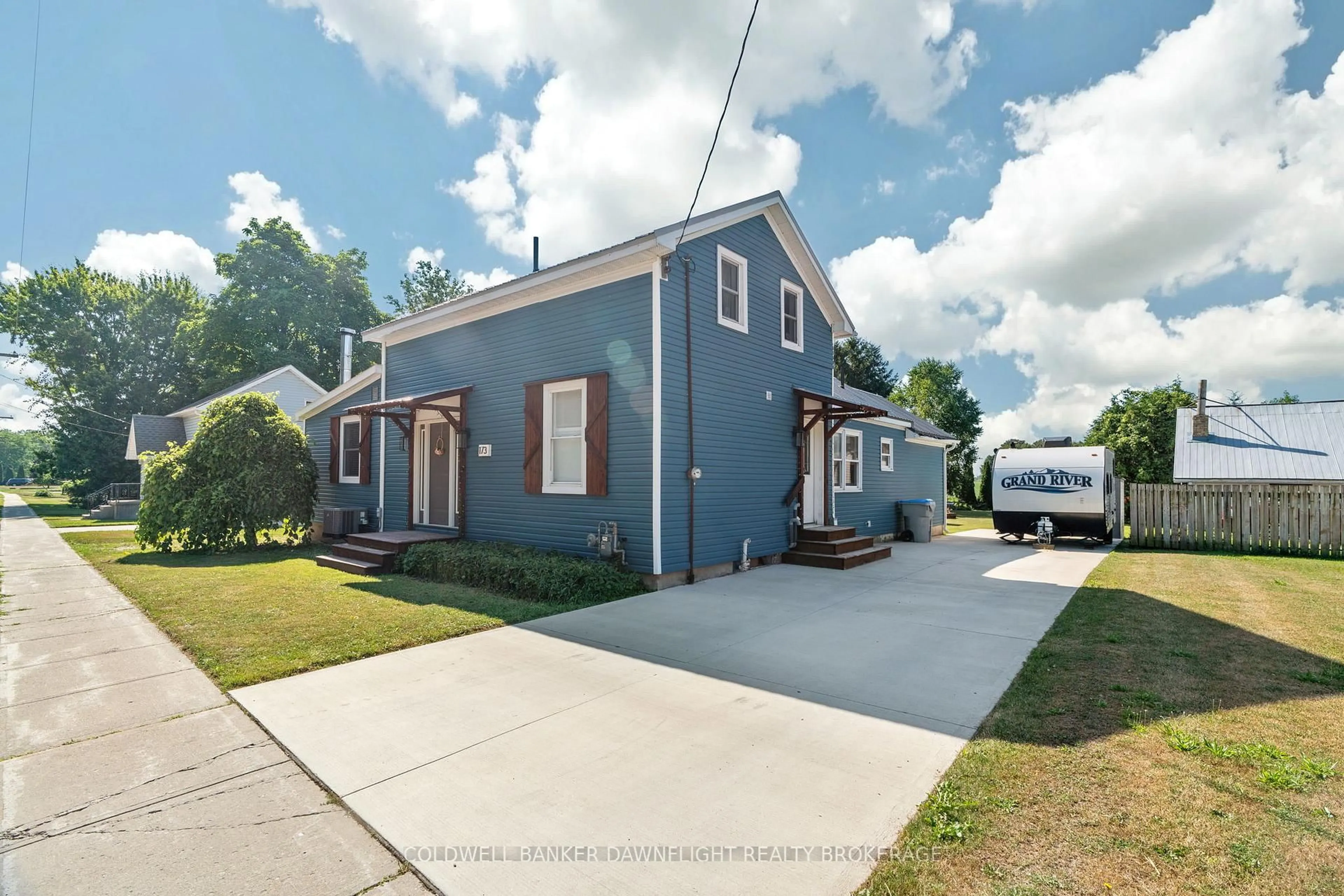 A pic from outside/outdoor area/front of a property/back of a property/a pic from drone, street for 173 Victoria Ave, South Huron Ontario N0M 1M0