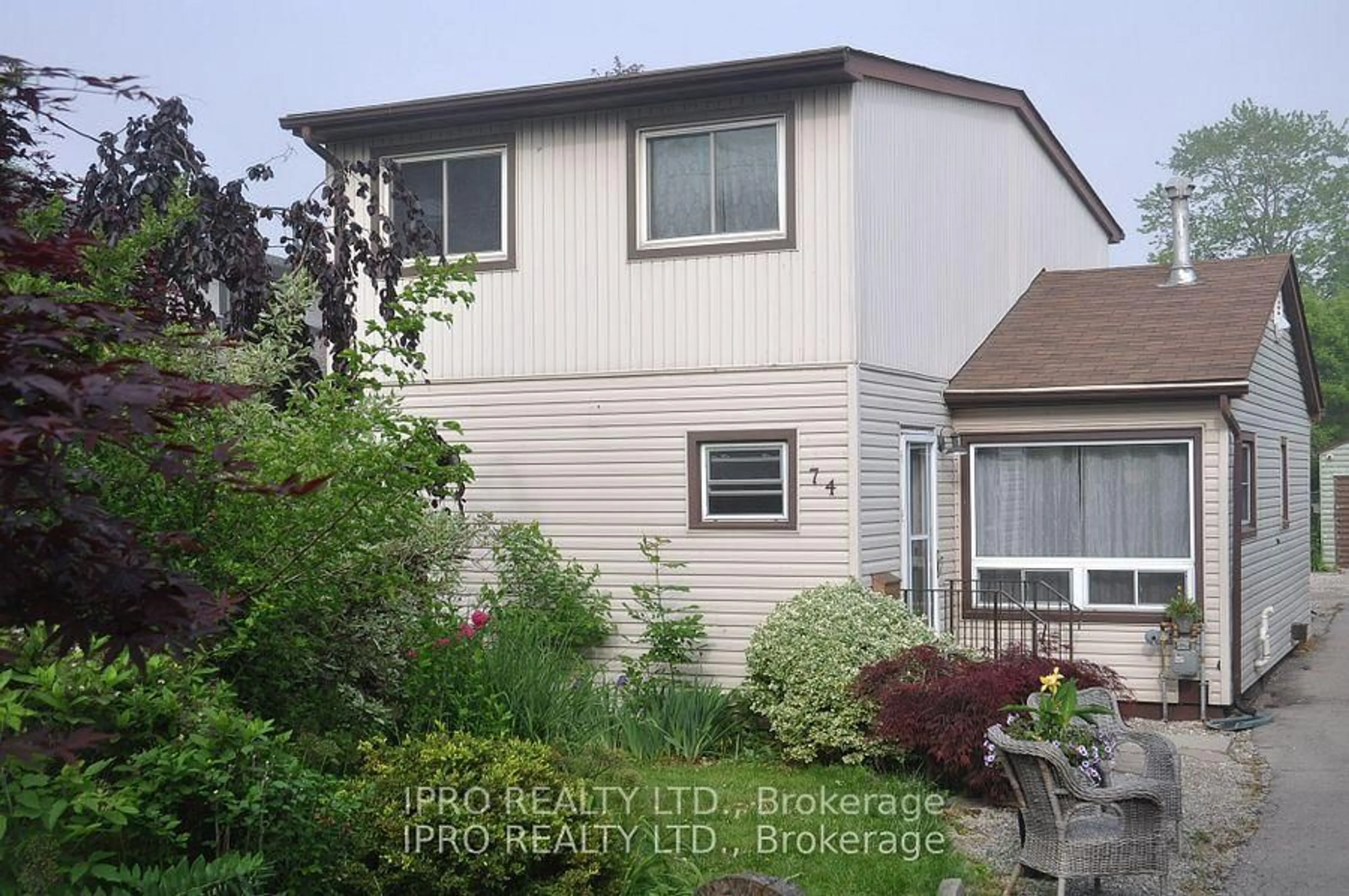 Home with vinyl exterior material, unknown for 74 Pinelands Ave, Hamilton Ontario L8E 3A9