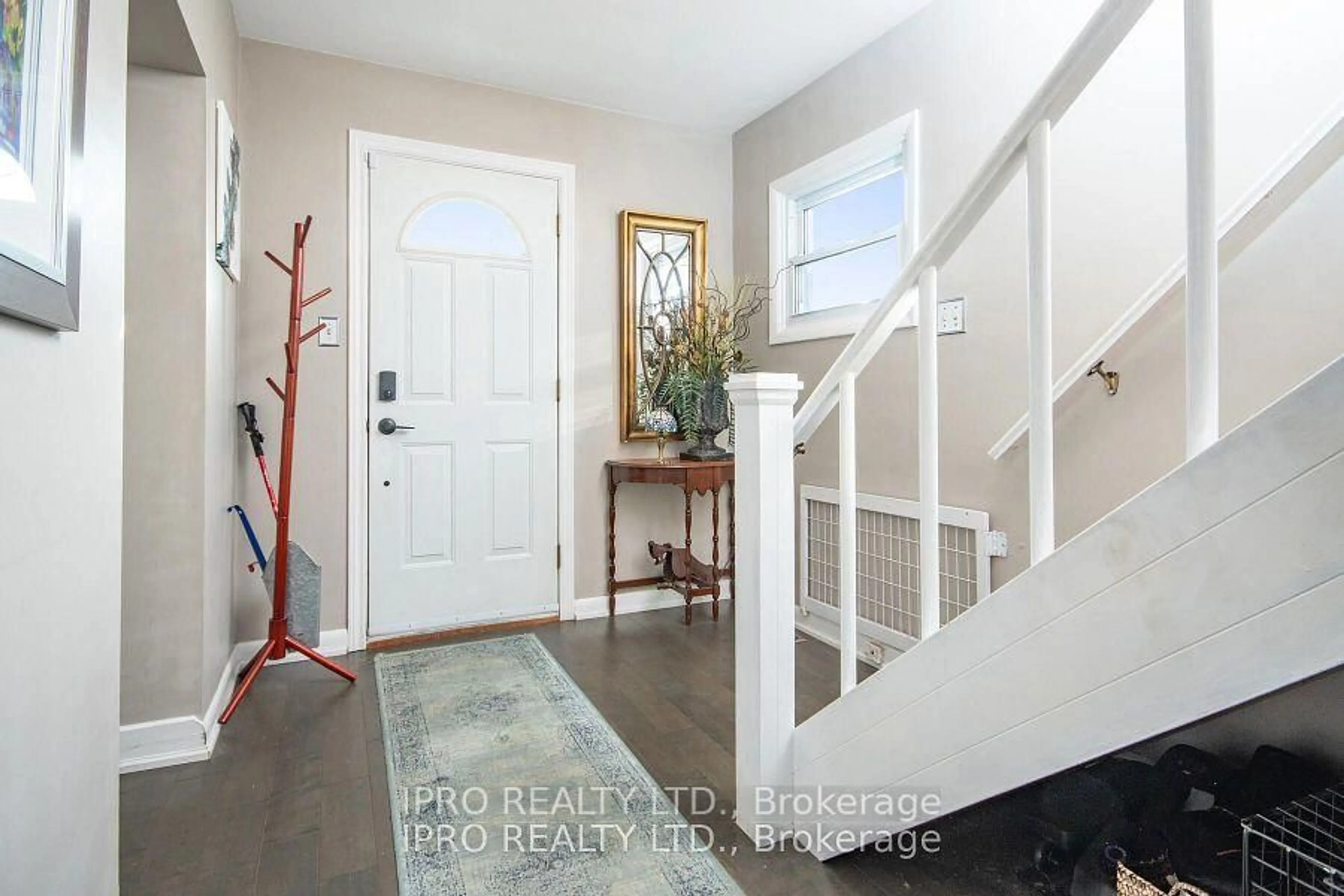 Indoor entryway for 74 Pinelands Ave, Hamilton Ontario L8E 3A9