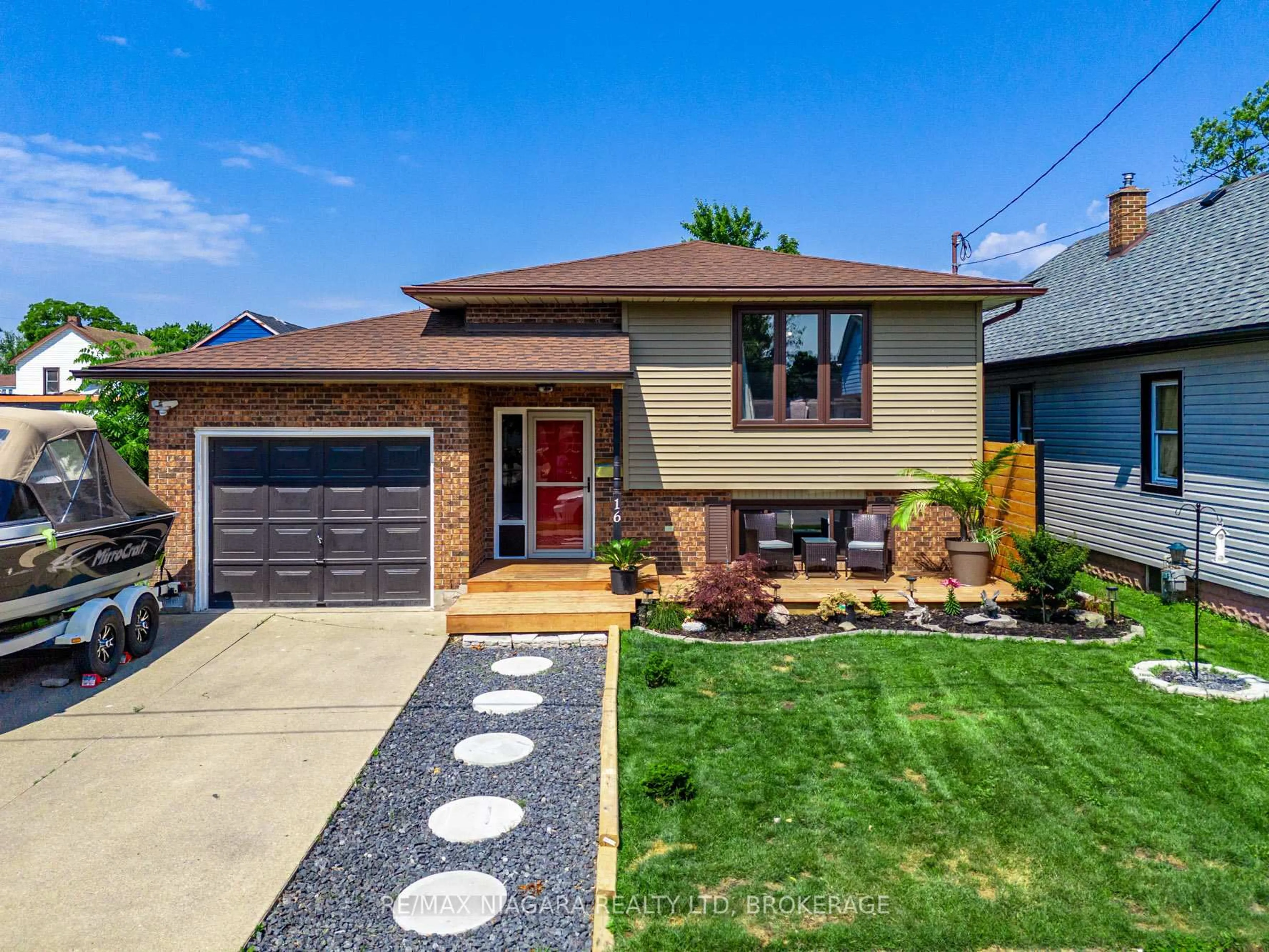 Home with brick exterior material, street for 16 HARRIET St, Welland Ontario L3B 2H5