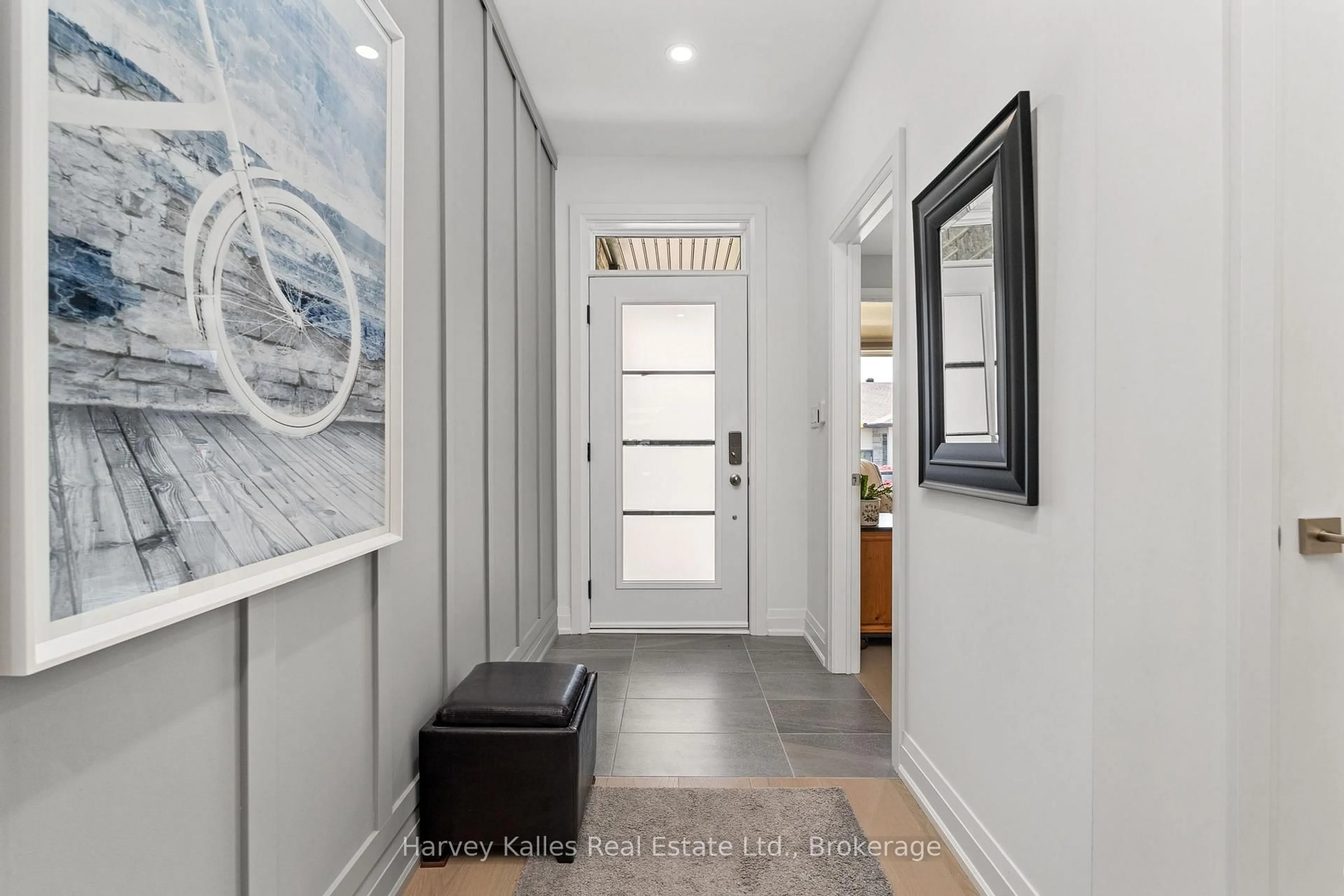 Indoor entryway for 5 Blue Birch Lane, Huntsville Ontario P1H 0G4