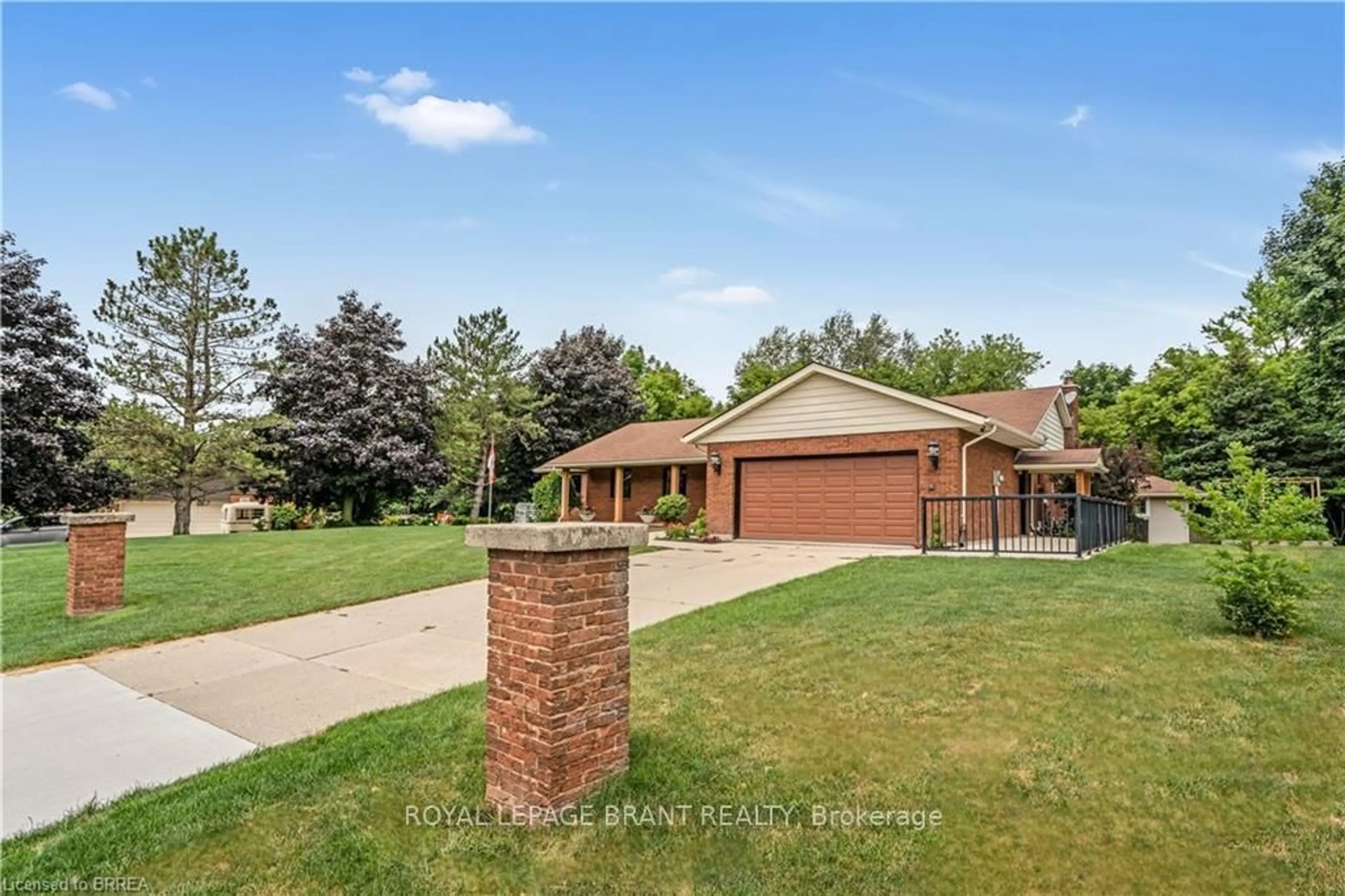 A pic from outside/outdoor area/front of a property/back of a property/a pic from drone, street for 24 High St, Woolwich Ontario N3B 2M3