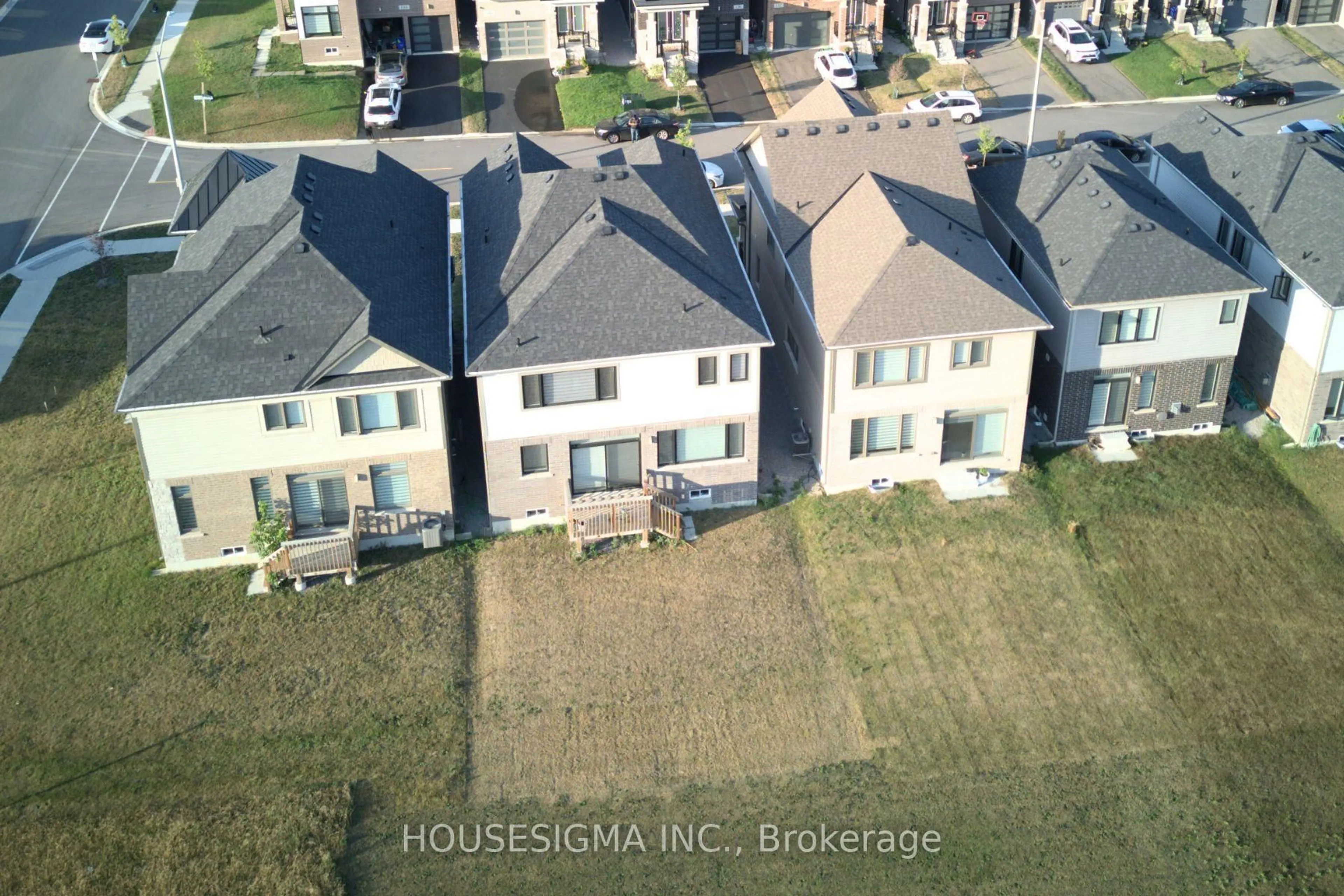 A pic from outside/outdoor area/front of a property/back of a property/a pic from drone, unknown for 139 Fairey Cres, Hamilton Ontario L0R 1W0