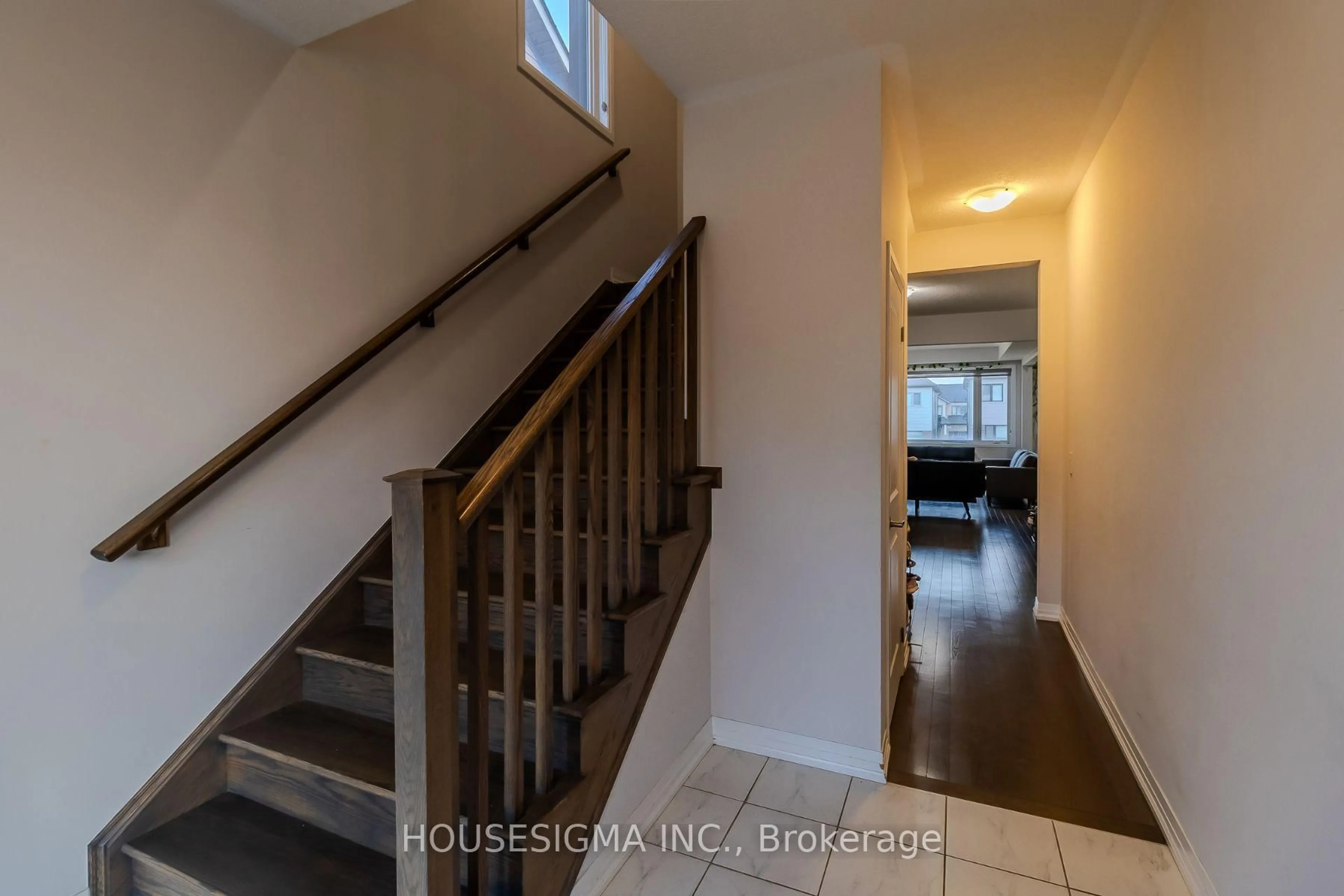 Indoor entryway for 139 Fairey Cres, Hamilton Ontario L0R 1W0