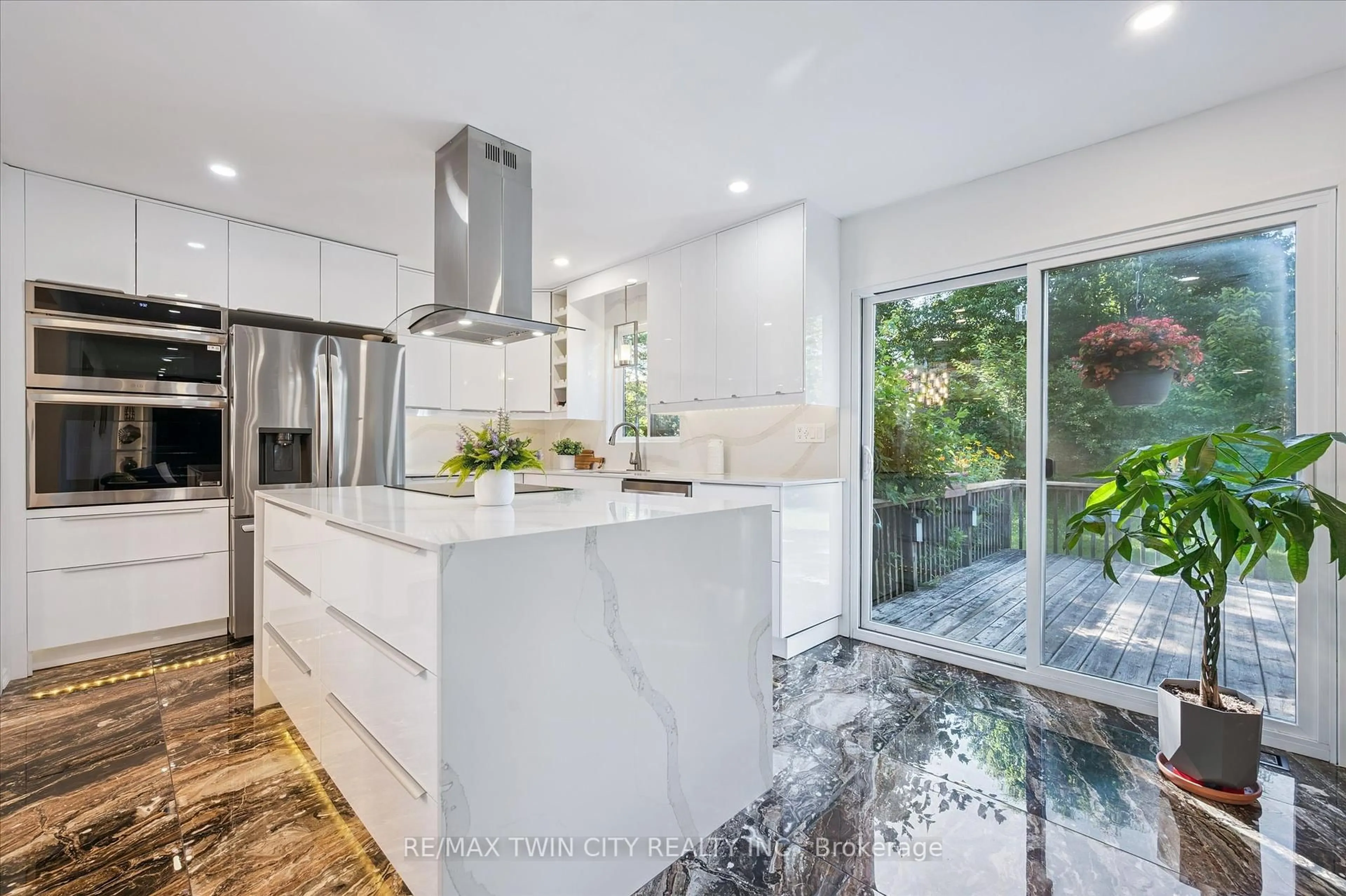 Contemporary kitchen, ceramic/tile floor for 444 Stillmeadow Circ, Waterloo Ontario N2L 5M3