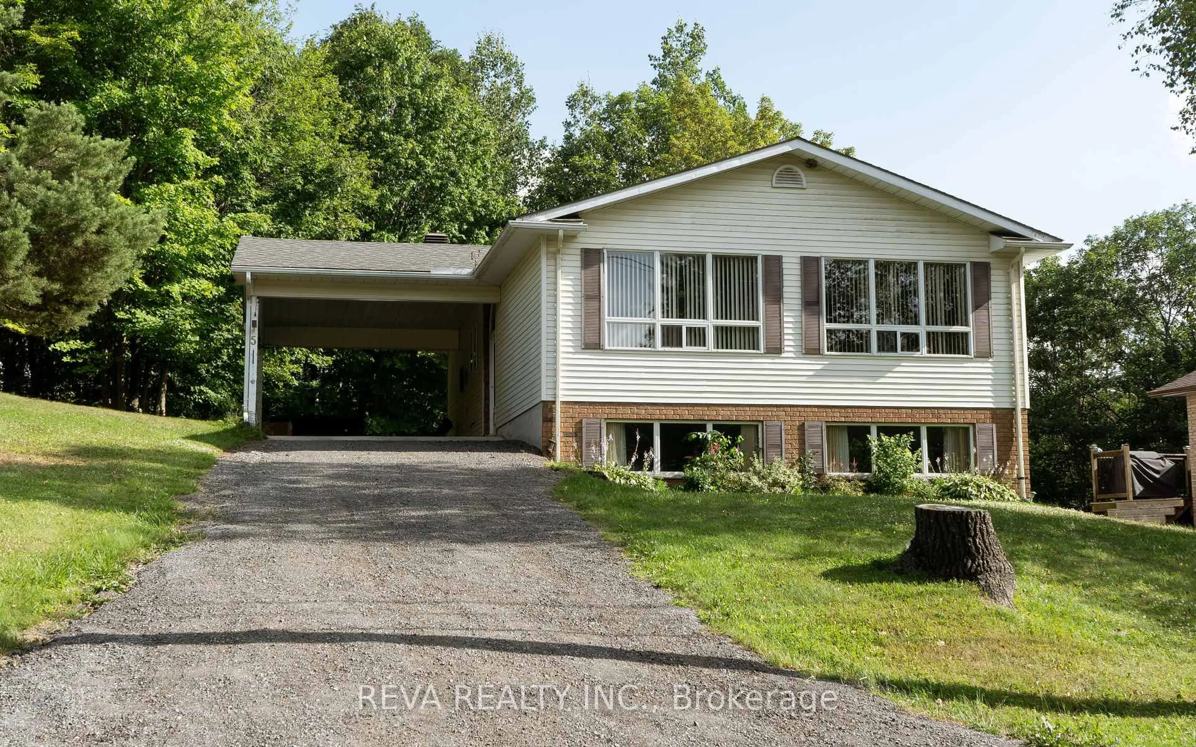Home with vinyl exterior material, unknown for 5 Oak St, Bancroft Ontario K0L 1C0
