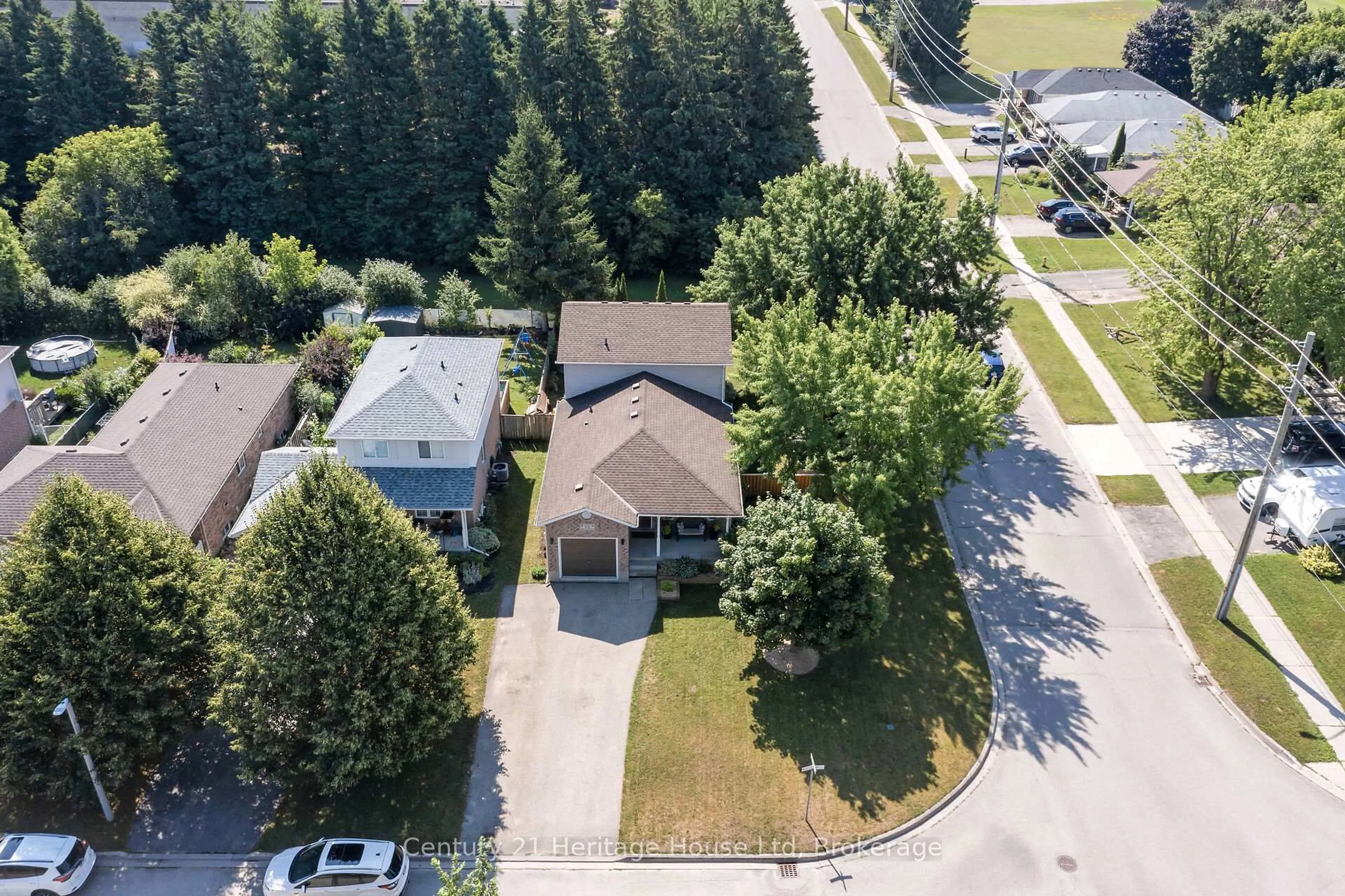 A pic from outside/outdoor area/front of a property/back of a property/a pic from drone, street for 10 Bellamy Cres, Centre Wellington Ontario N1M 3S7
