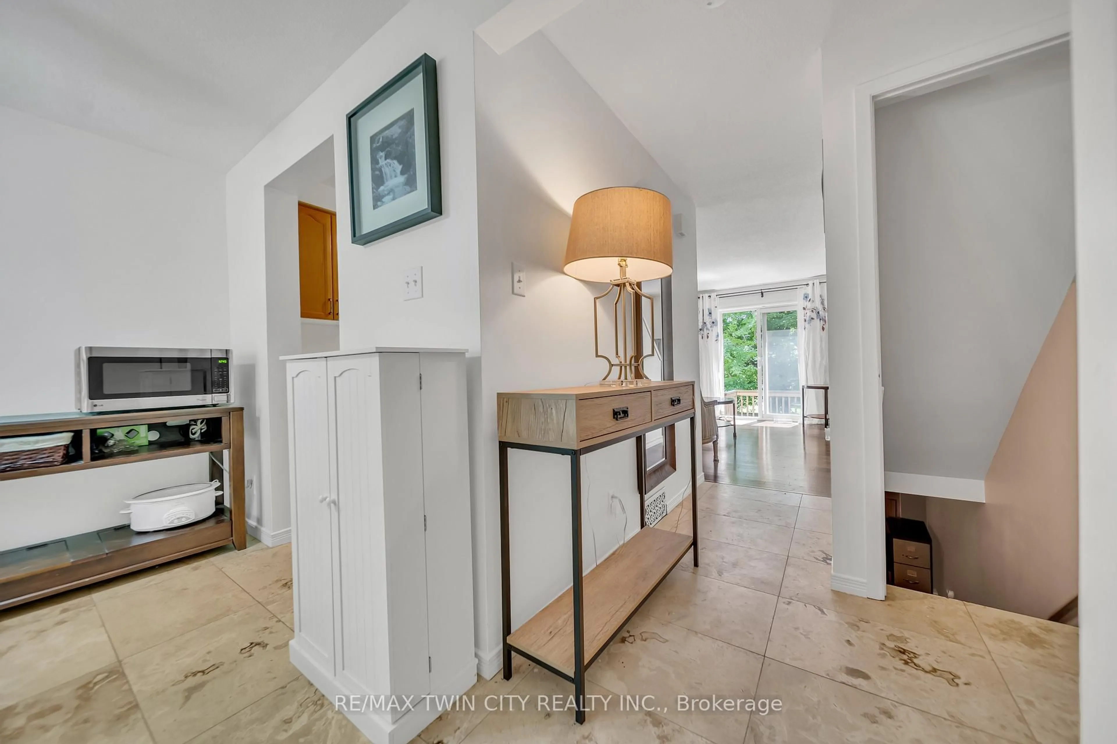 Indoor entryway for 465 Woolwich St #40, Waterloo Ontario N2K 3S4