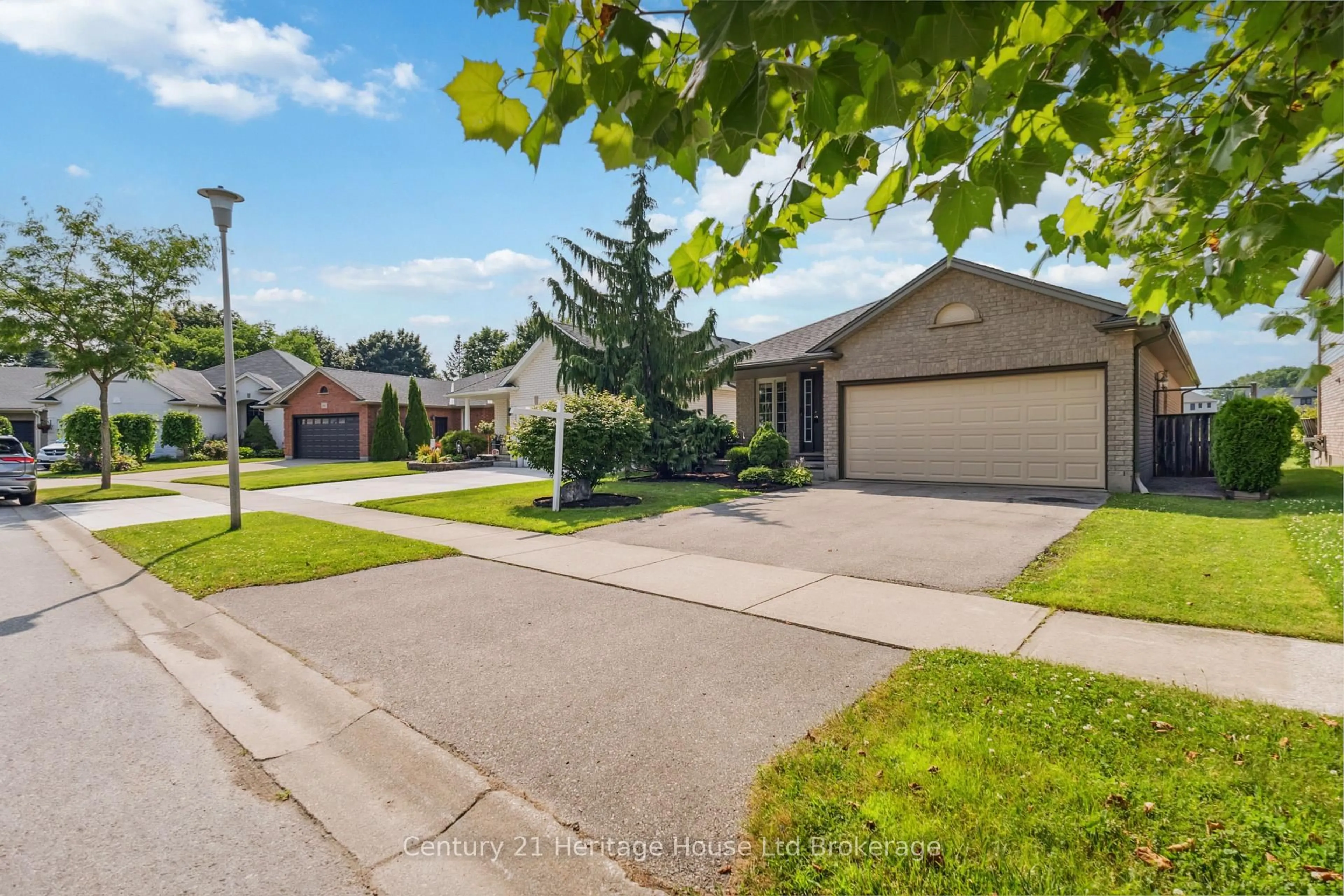 A pic from outside/outdoor area/front of a property/back of a property/a pic from drone, street for 2234 Thornicroft Cres, London South Ontario N6P 1T6