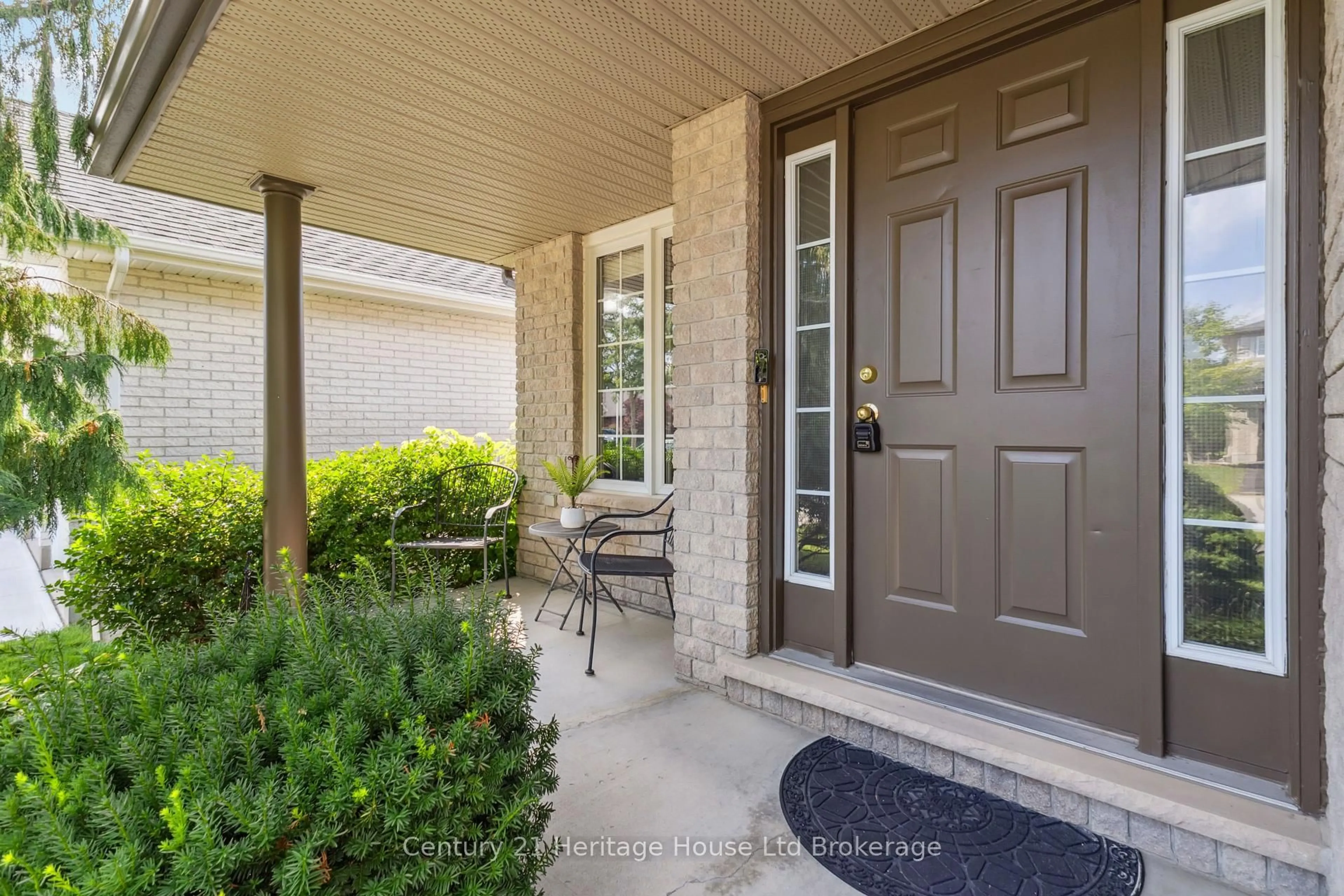 Indoor entryway for 2234 Thornicroft Cres, London South Ontario N6P 1T6