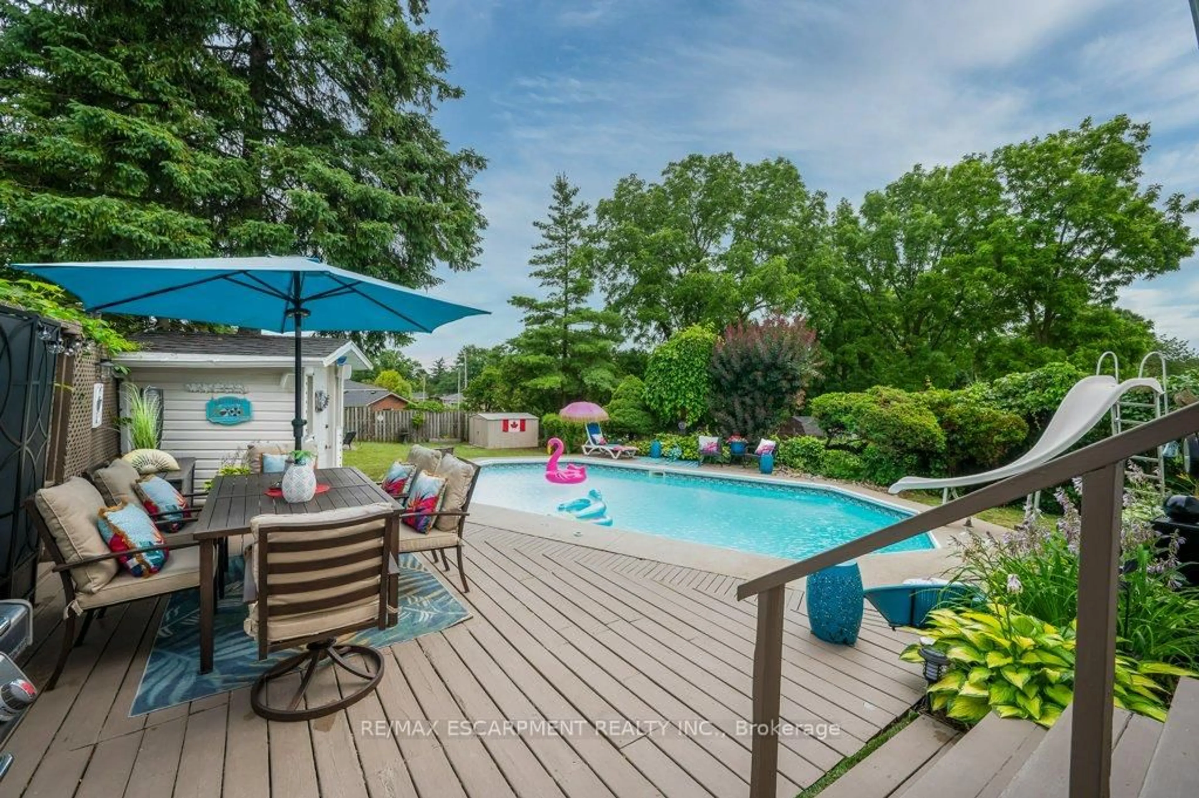 Patio, water/lake/river/ocean view for 480 Mohawk Rd, Hamilton Ontario L9C 1X4