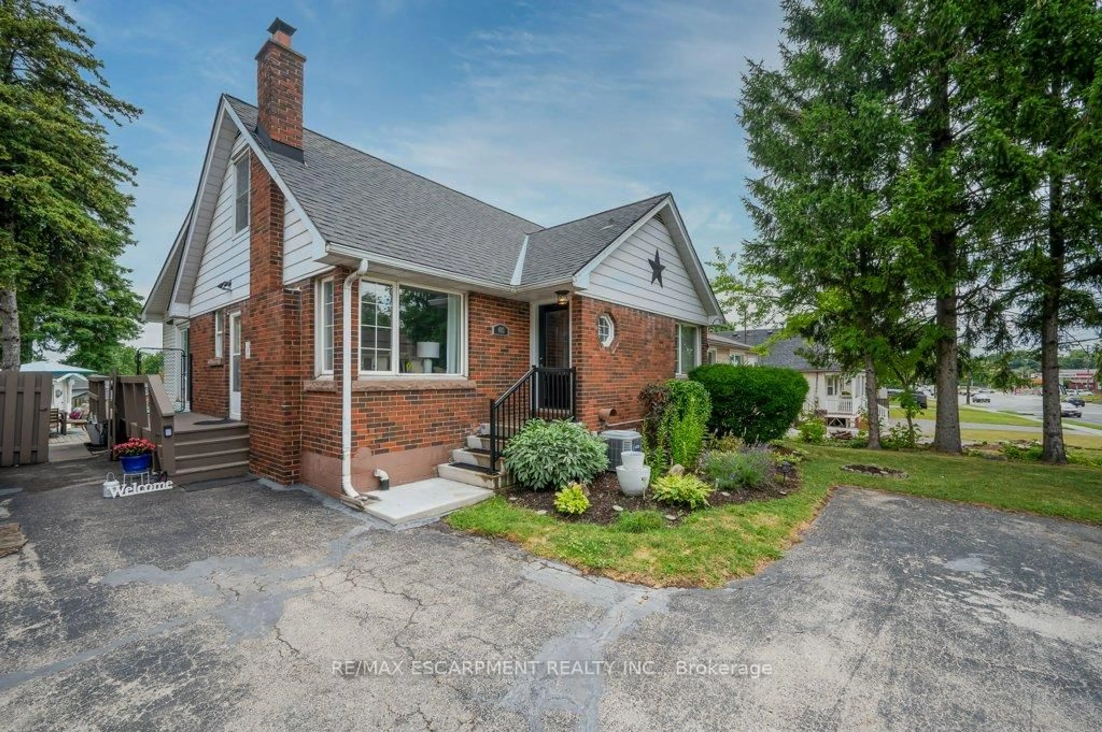 Home with brick exterior material, street for 480 Mohawk Rd, Hamilton Ontario L9C 1X4