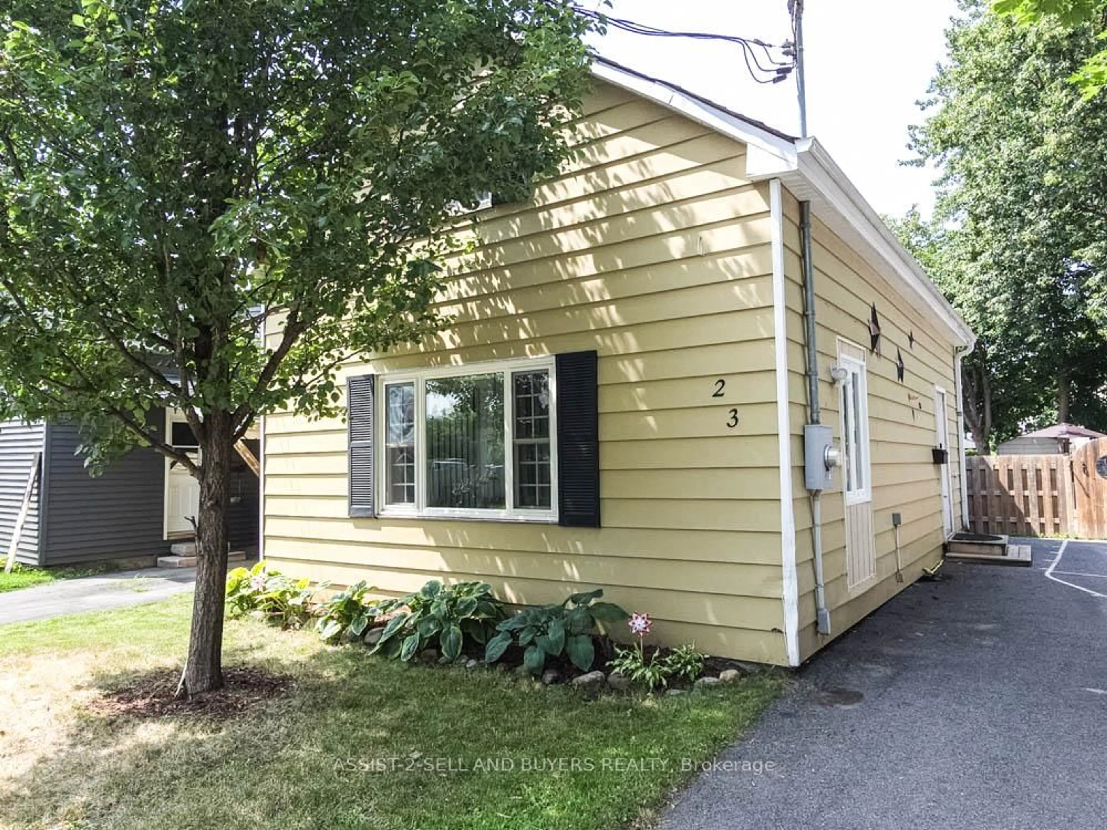 Home with vinyl exterior material, street for 23 Monroe Ave, Cornwall Ontario K6H 2N1