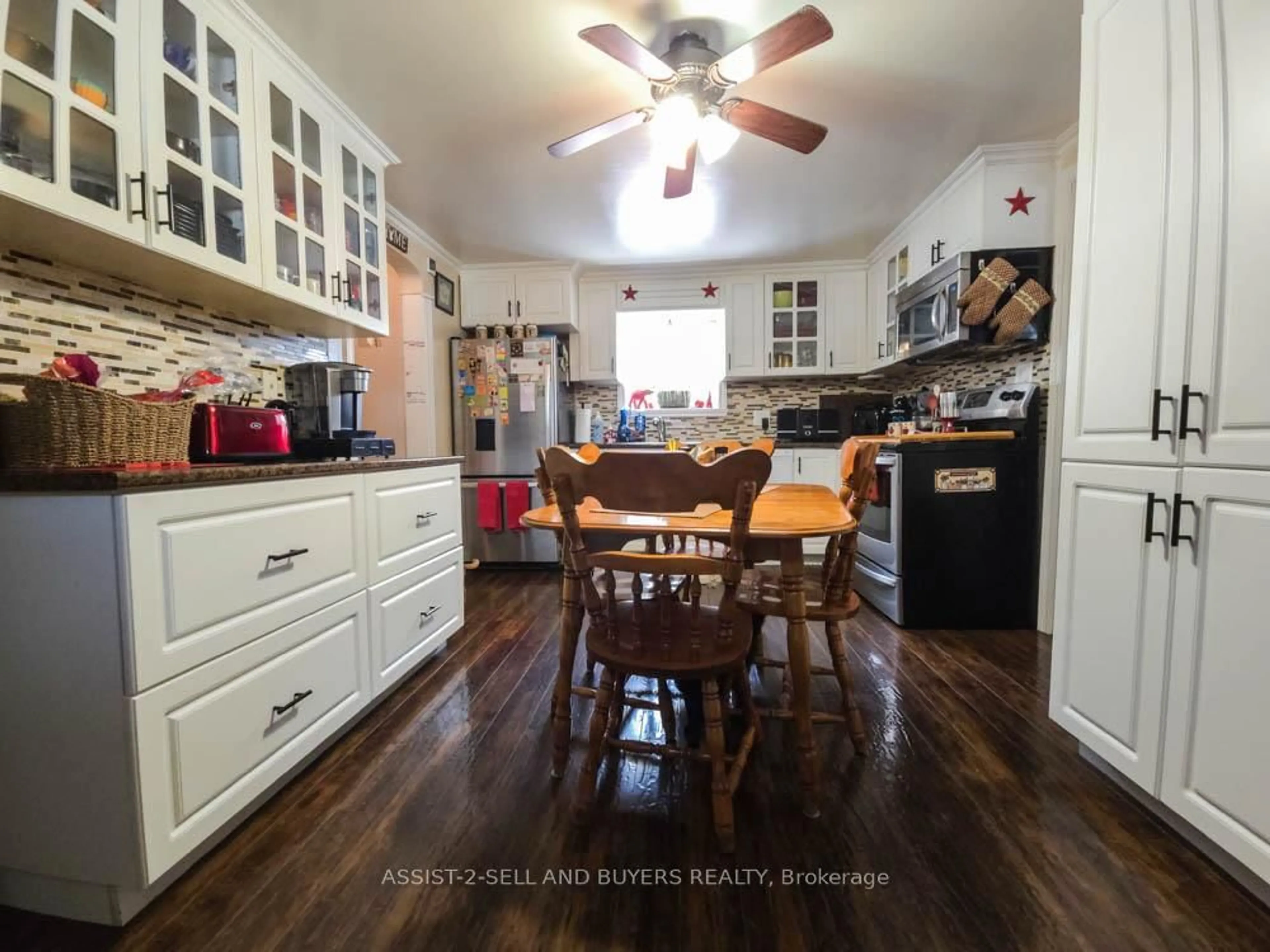 Open concept kitchen, wood/laminate floor for 23 Monroe Ave, Cornwall Ontario K6H 2N1