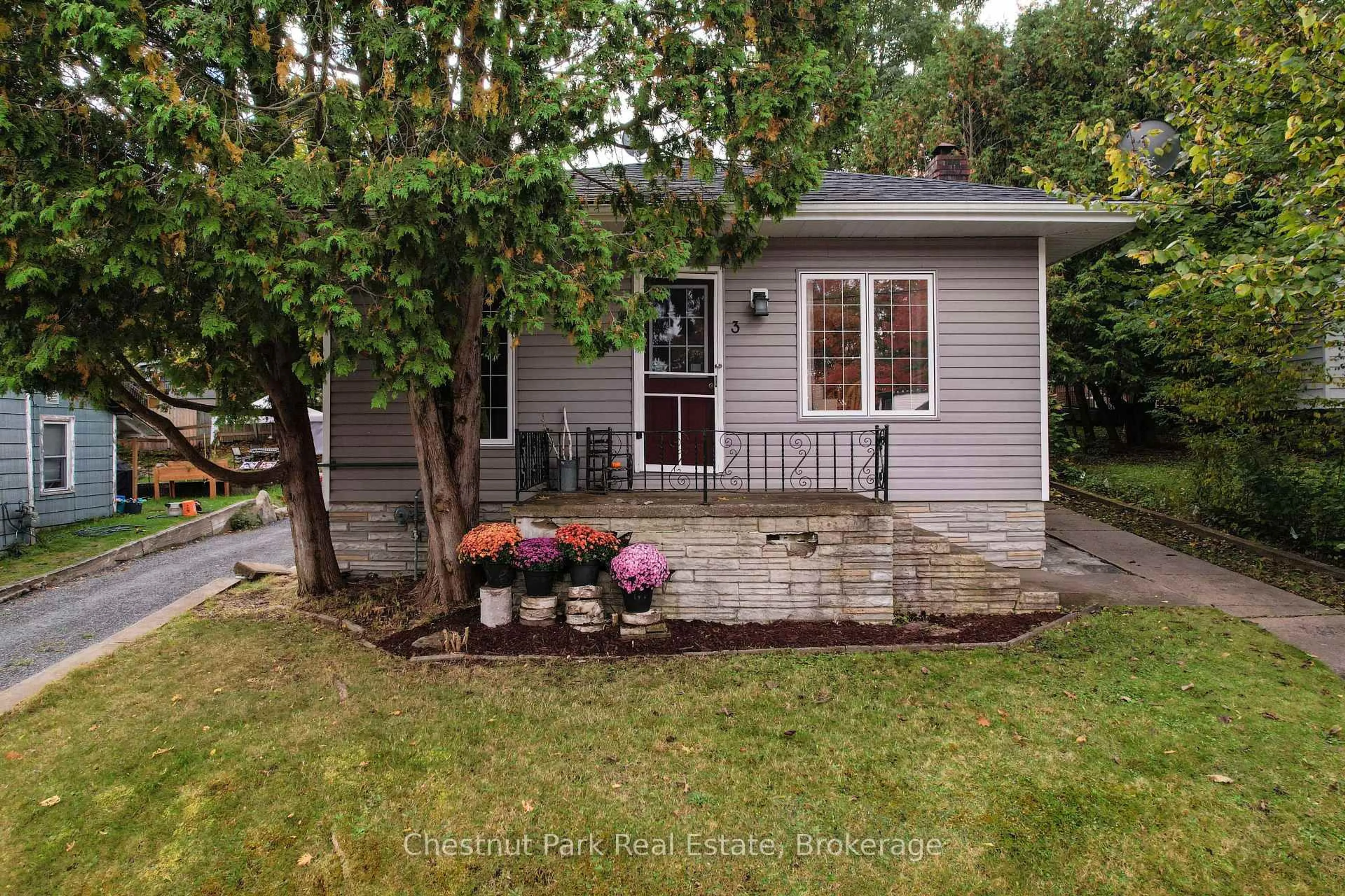 Unknown for 3 CORA St, Huntsville Ontario P1H 1T5