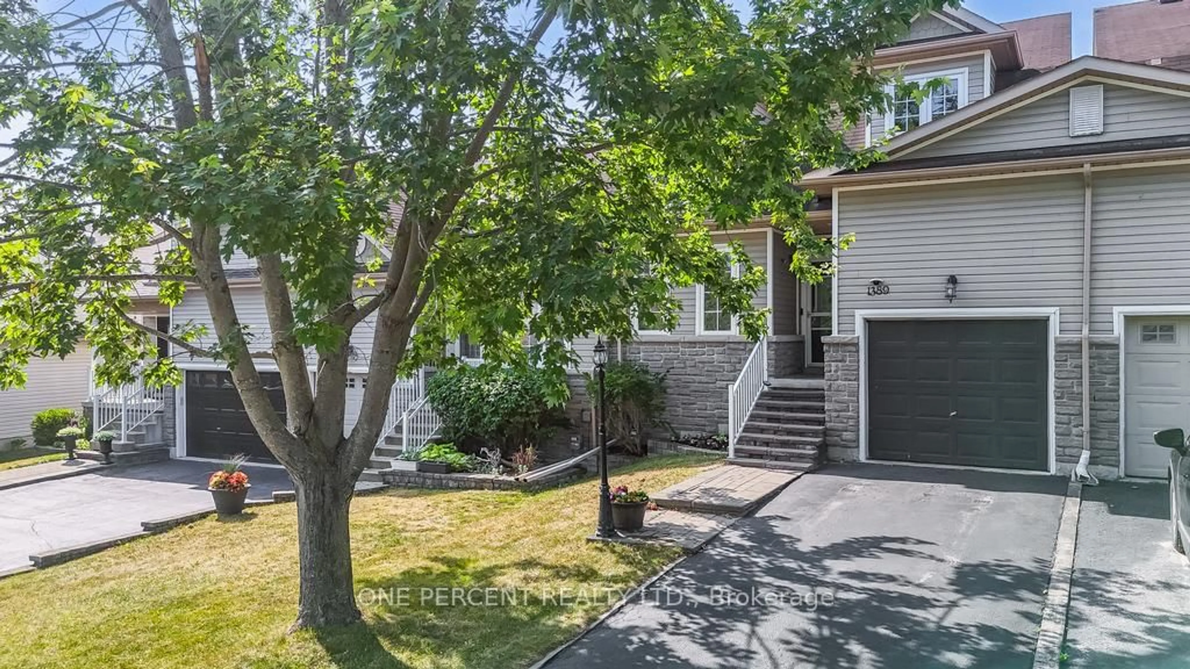 A pic from outside/outdoor area/front of a property/back of a property/a pic from drone, street for 1389 HANCOX Crt, Peterborough West Ontario K9K 2M1
