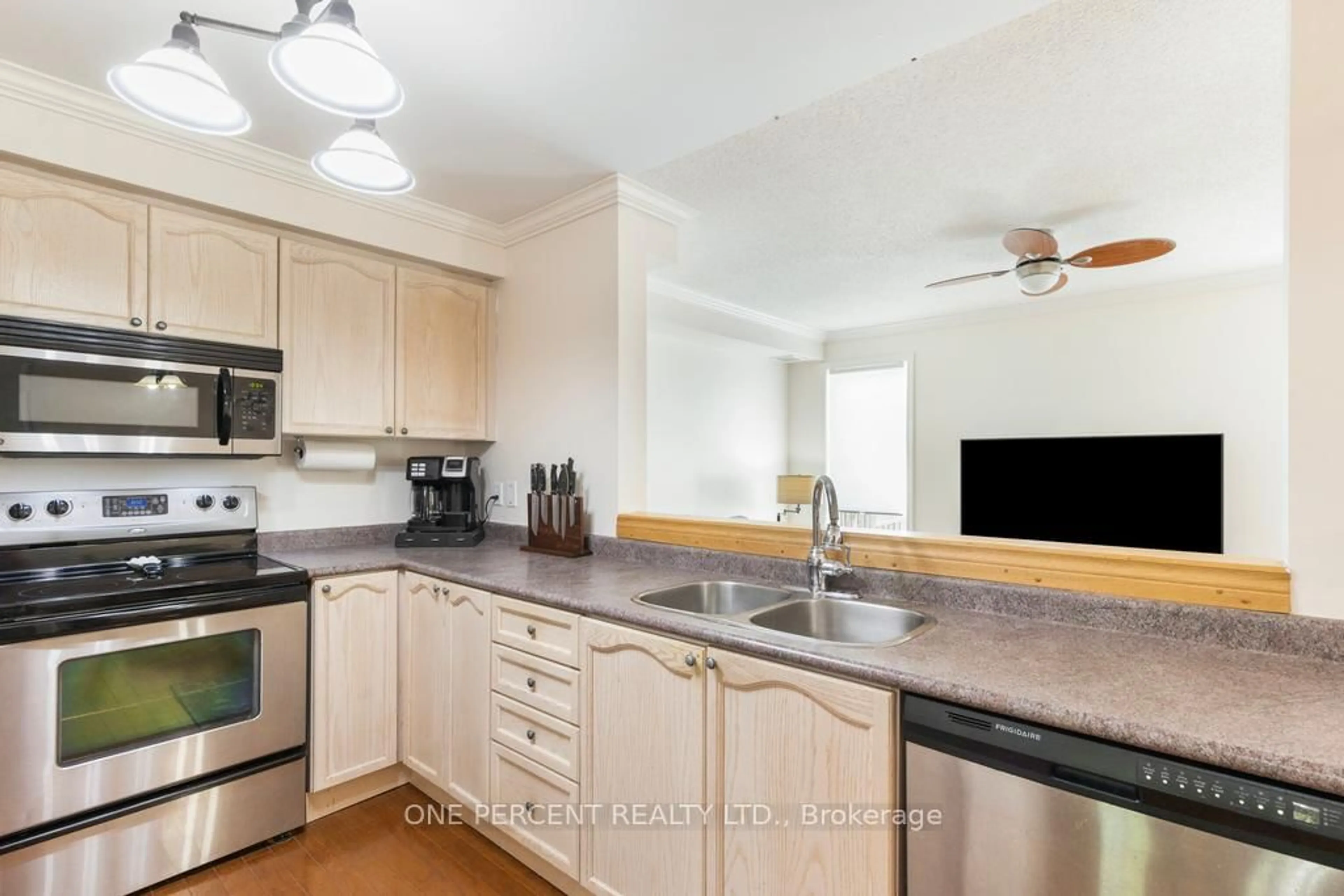 Standard kitchen, unknown for 1389 HANCOX Crt, Peterborough West Ontario K9K 2M1