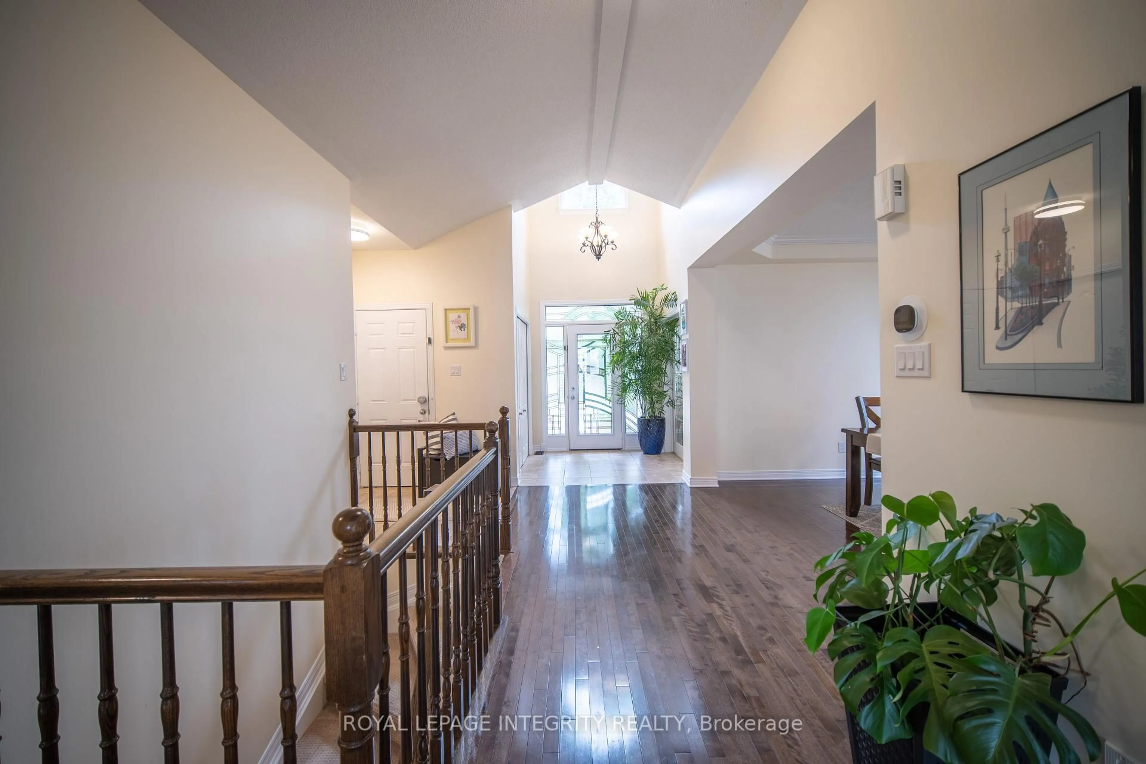 Indoor foyer for 84 AKENHEAD Cres, Ottawa Ontario K2T 0B3