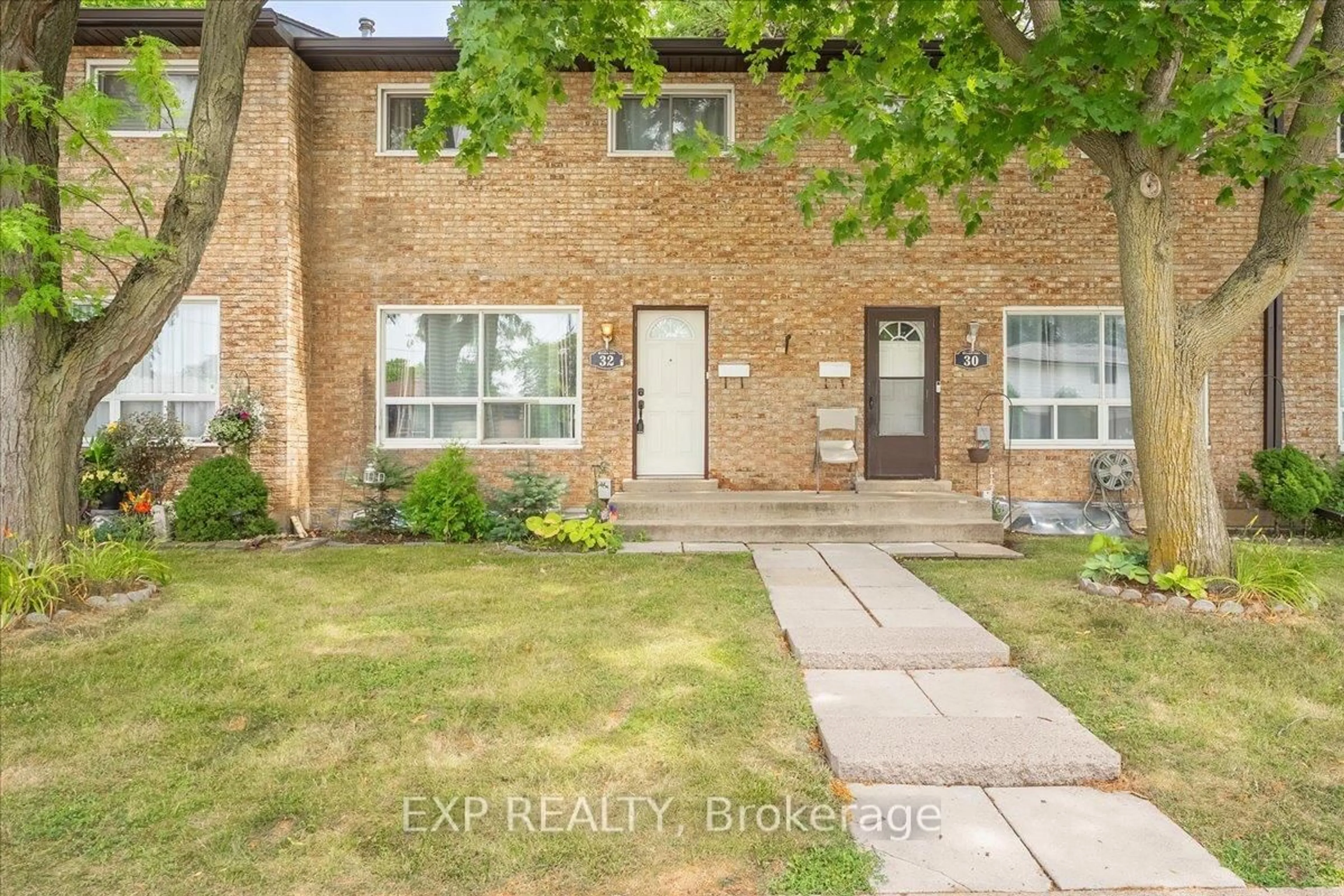 Home with brick exterior material, street for 32 Riverdale Dr, Hamilton Ontario L8E 1J8