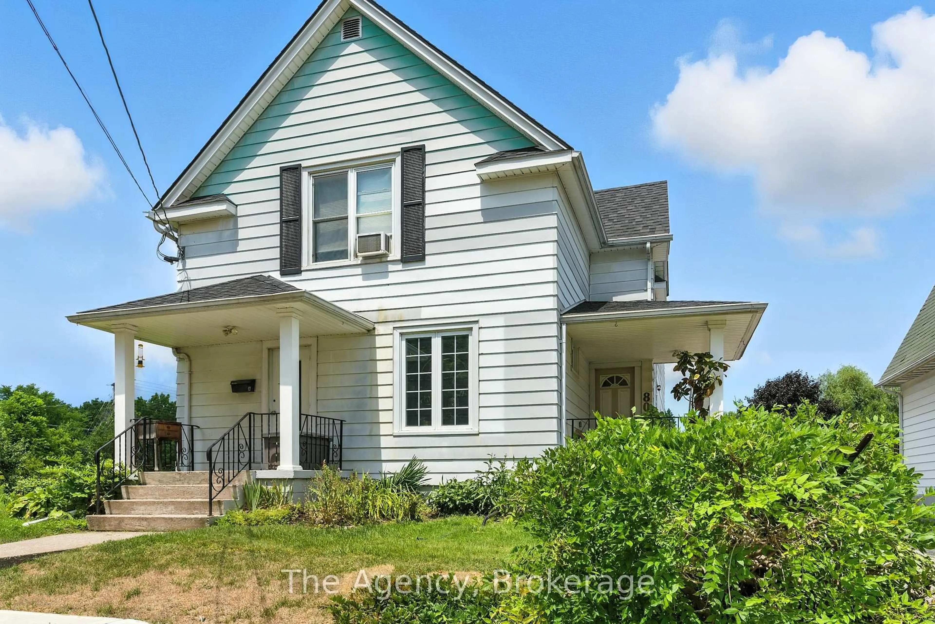 Home with vinyl exterior material, building for 80 Mill St, Welland Ontario L3C 4Y2