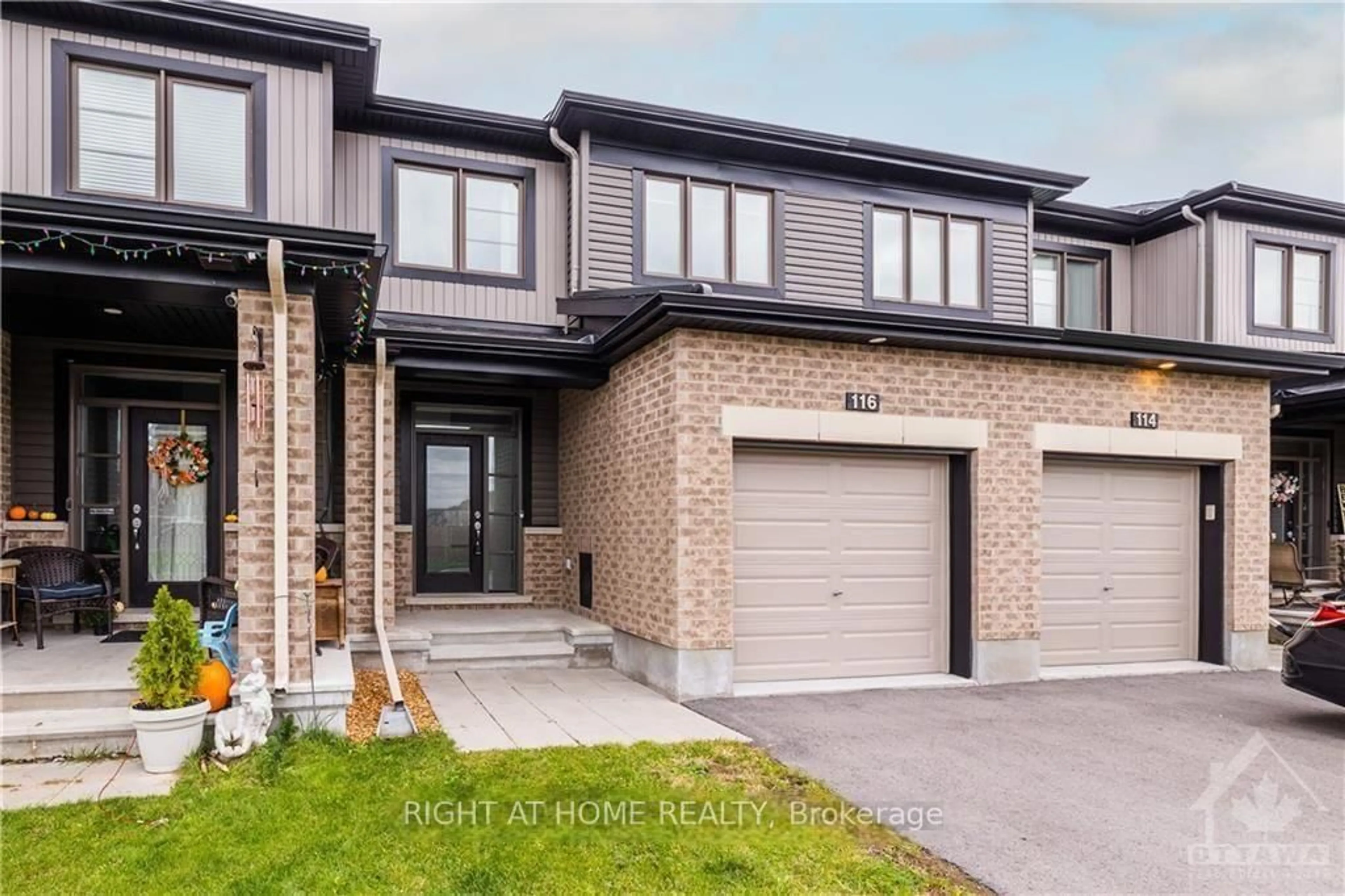 Home with brick exterior material, street for 116 Vendome St, Ottawa Ontario K4A 3W4