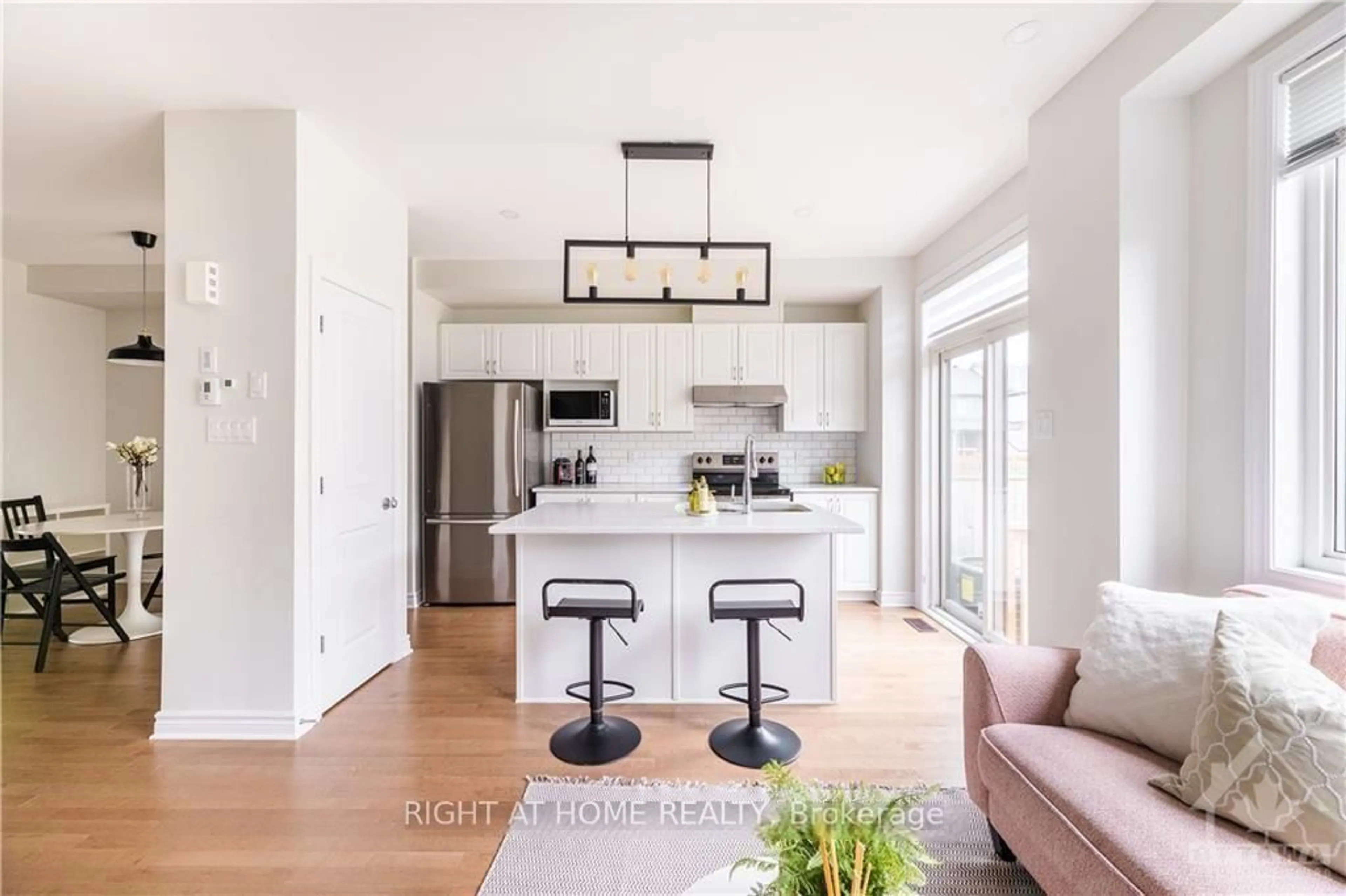 Open concept kitchen, unknown for 116 Vendome St, Ottawa Ontario K4A 3W4