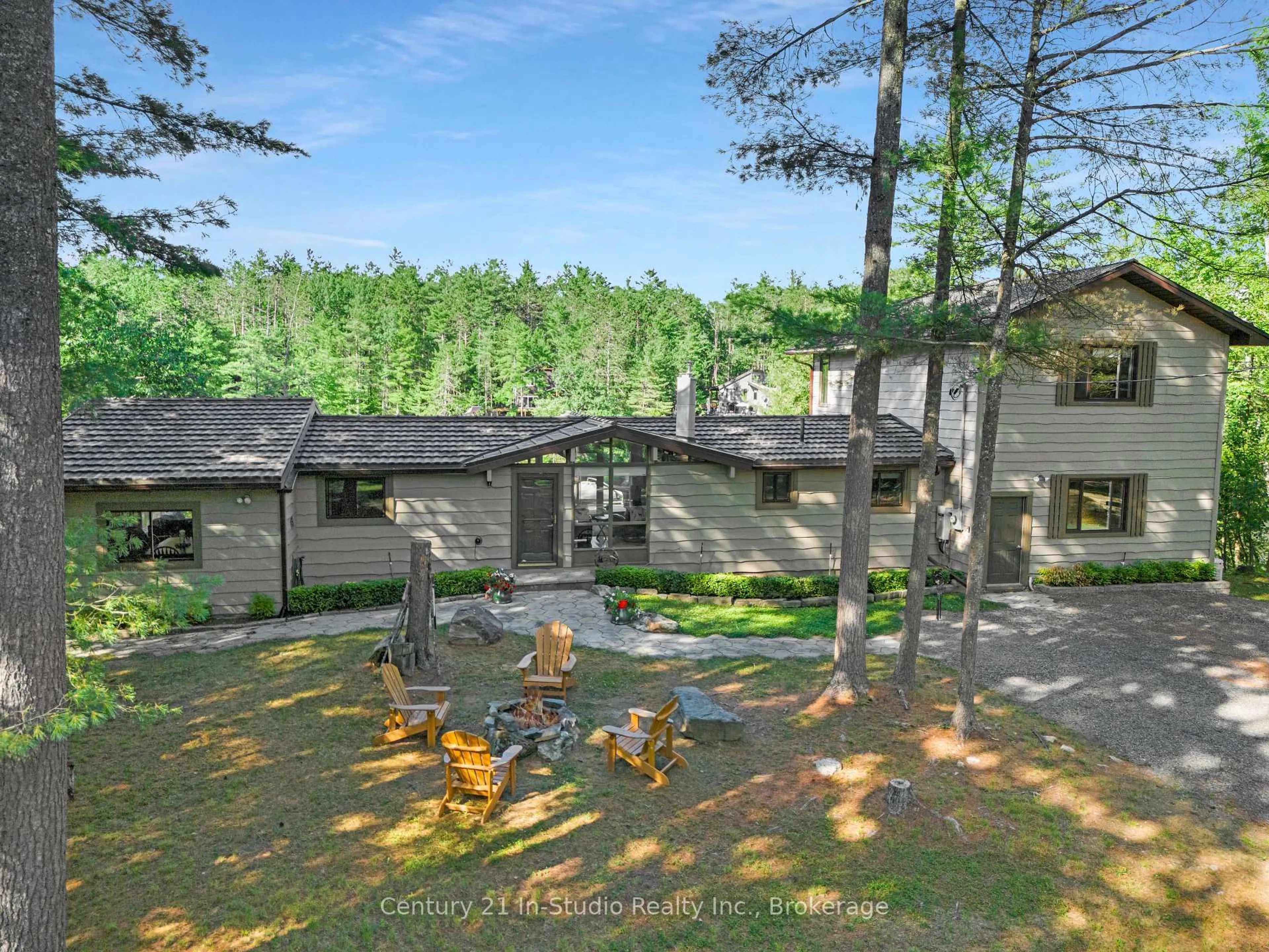 A pic from outside/outdoor area/front of a property/back of a property/a pic from drone, forest/trees view for 551 Peninsula Rd, Gravenhurst Ontario P1P 1R2