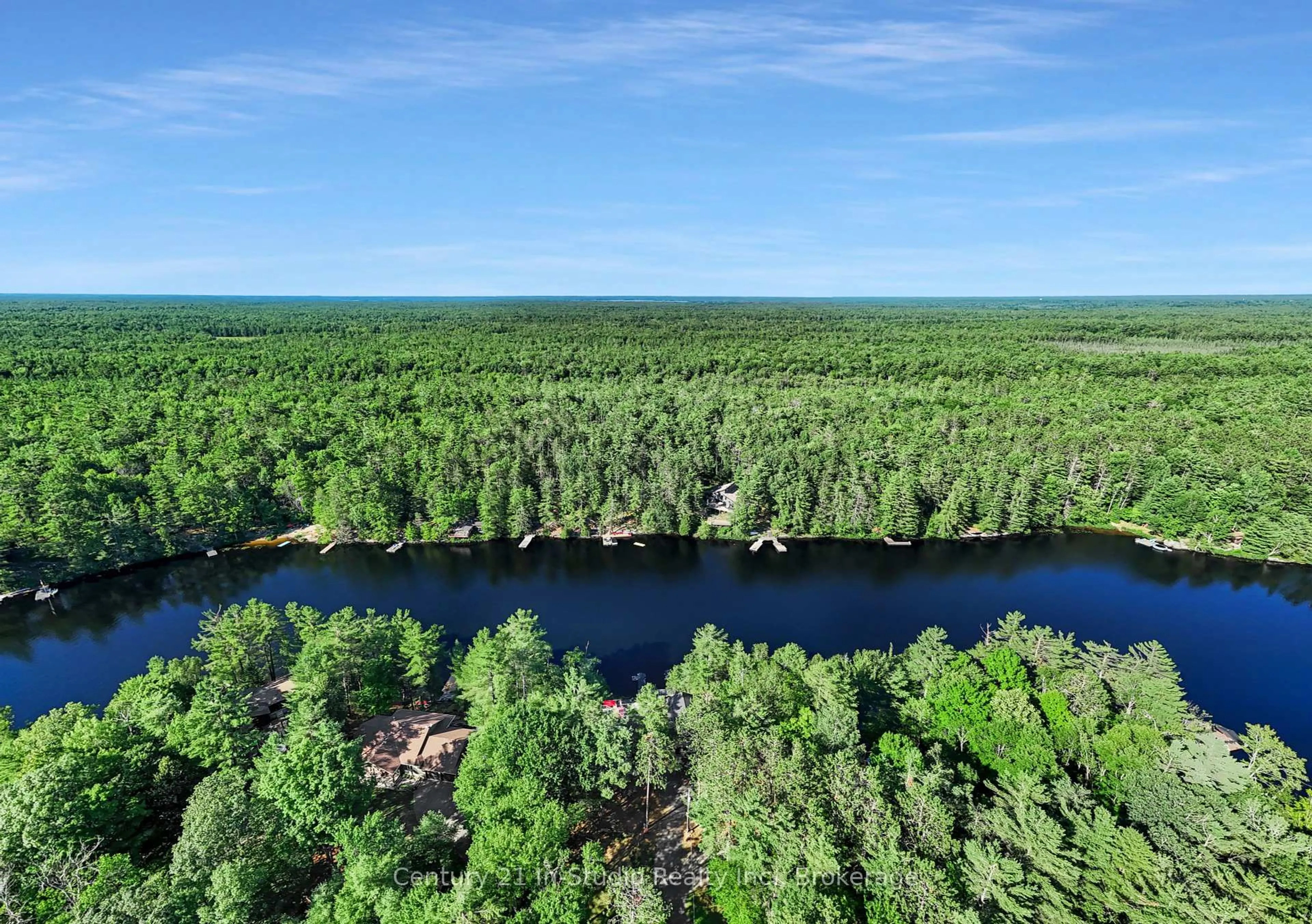 A pic from outside/outdoor area/front of a property/back of a property/a pic from drone, water/lake/river/ocean view for 551 Peninsula Rd, Gravenhurst Ontario P1P 1R2