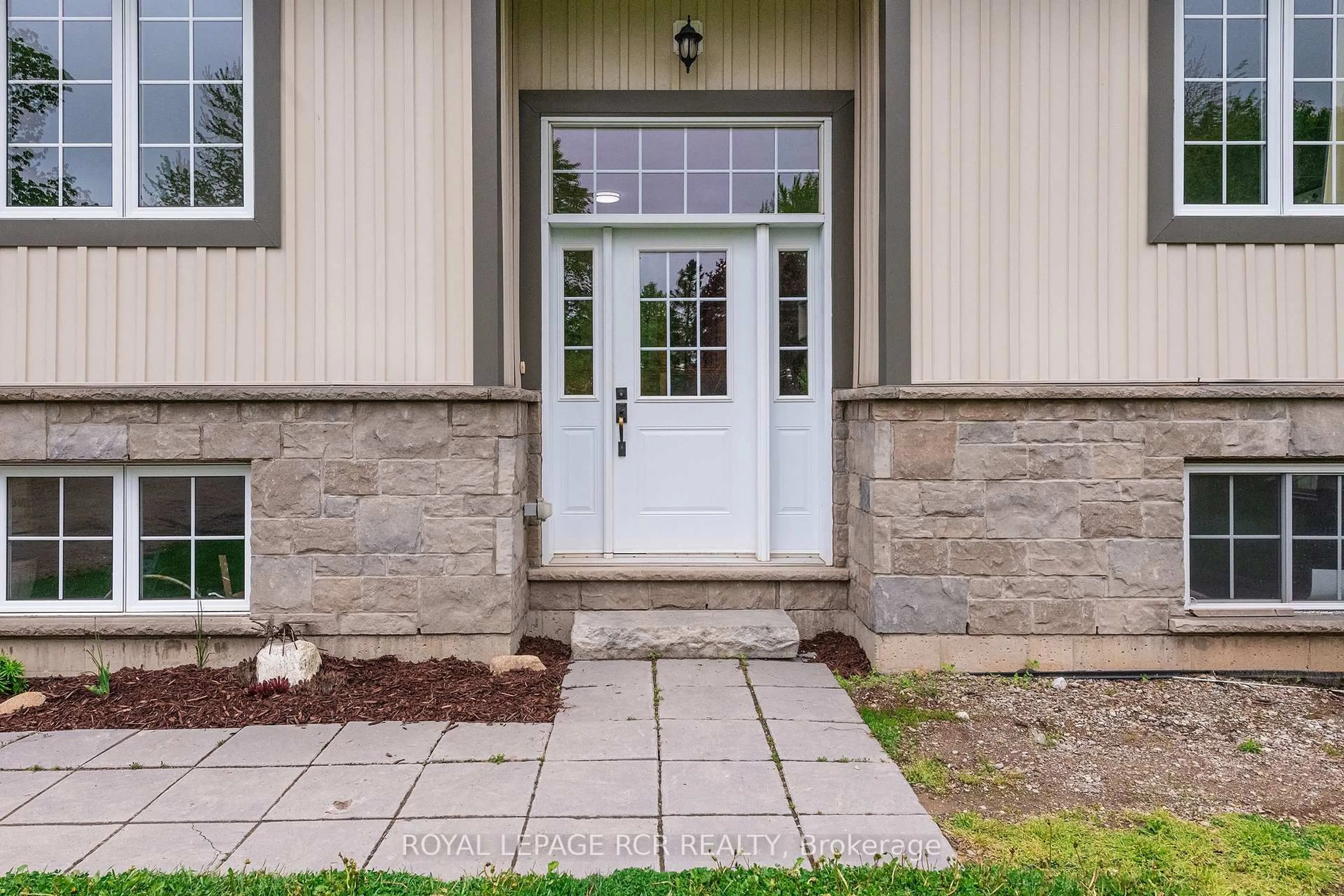 Indoor entryway for 402187 County Road 15, East Luther Grand Valley Ontario L9W 3B5