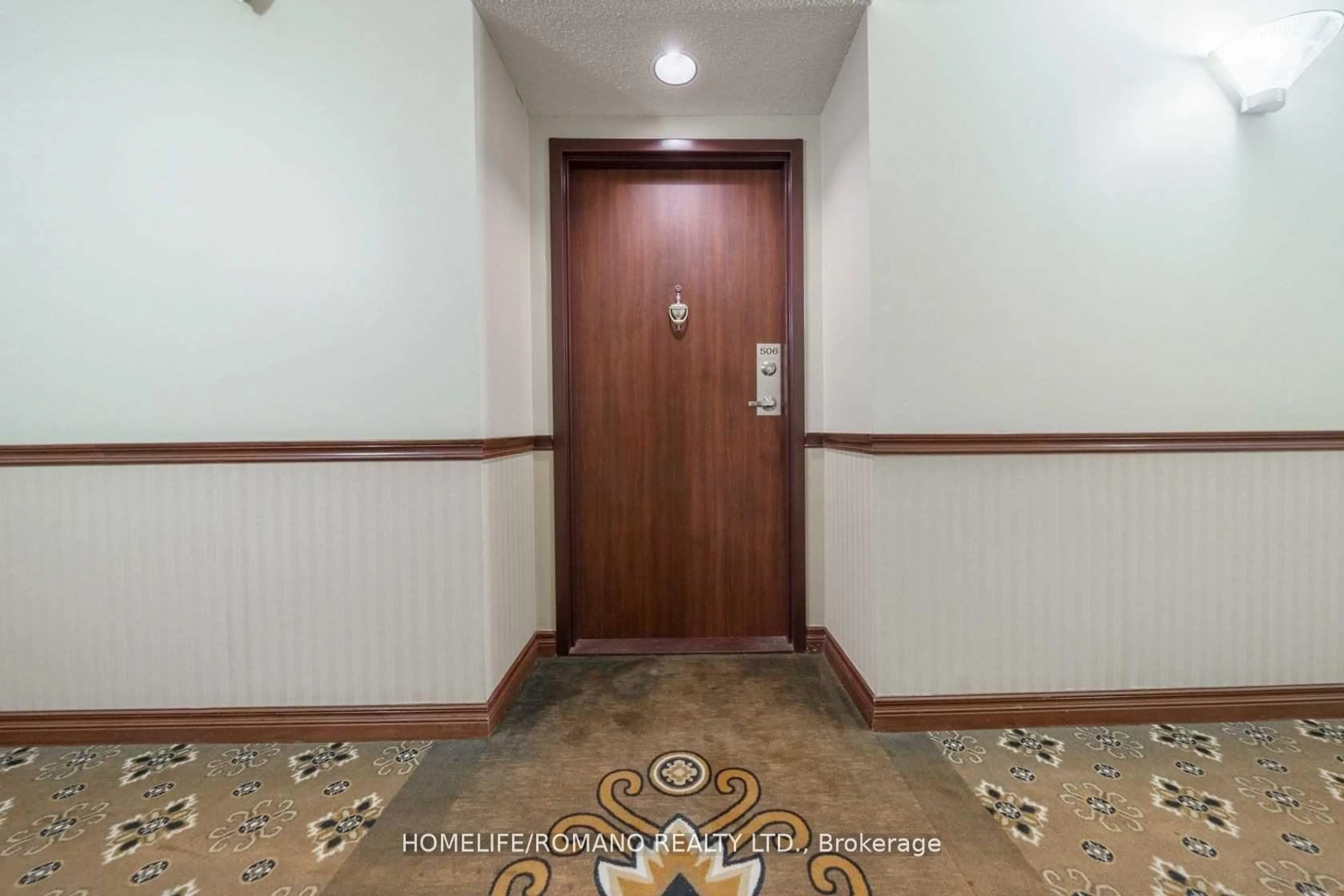 Indoor foyer for 495 Highway 8 #506, Hamilton Ontario L8G 5E1