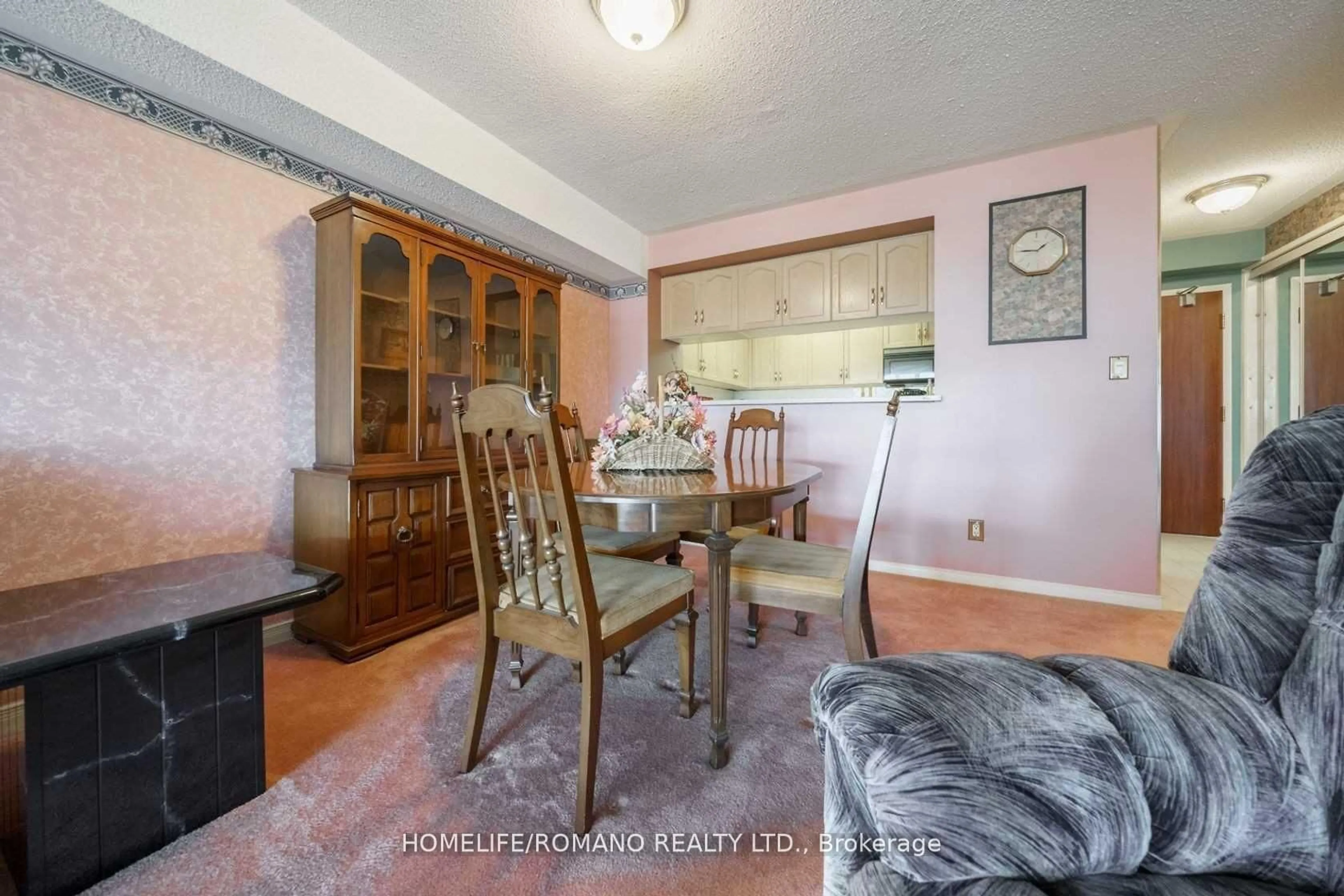 Dining room, wood/laminate floor for 495 Highway 8 #506, Hamilton Ontario L8G 5E1